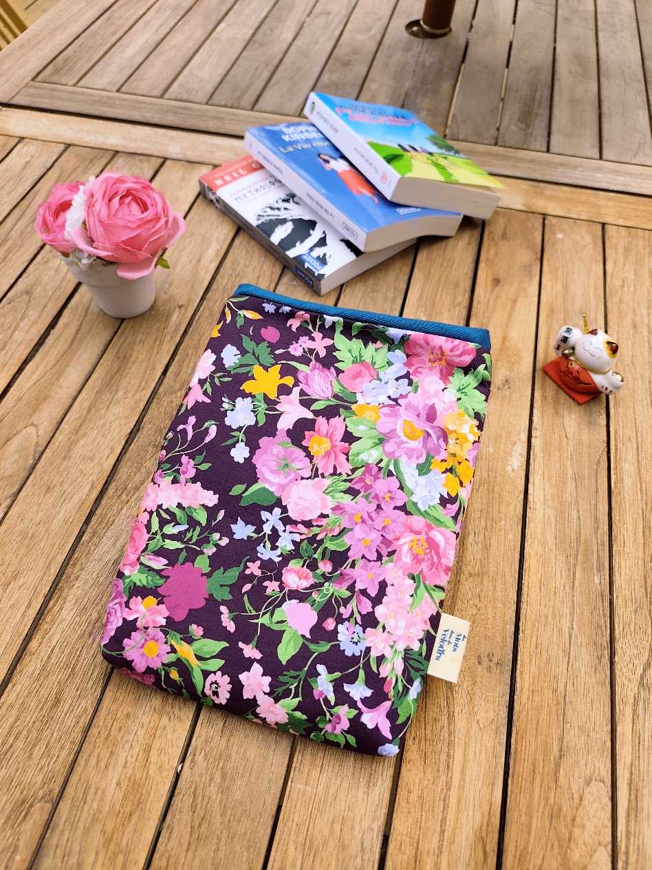 Pochette Livre Mots dans du Velours, protege livre artisanat francais collection été Liberty x Bridgerton