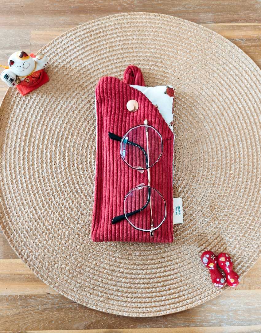 Pochette Livre Mots dans du Velours, protege livre bouton pressions  artisanat francais marque page etui a lunette La Vie en Rose
