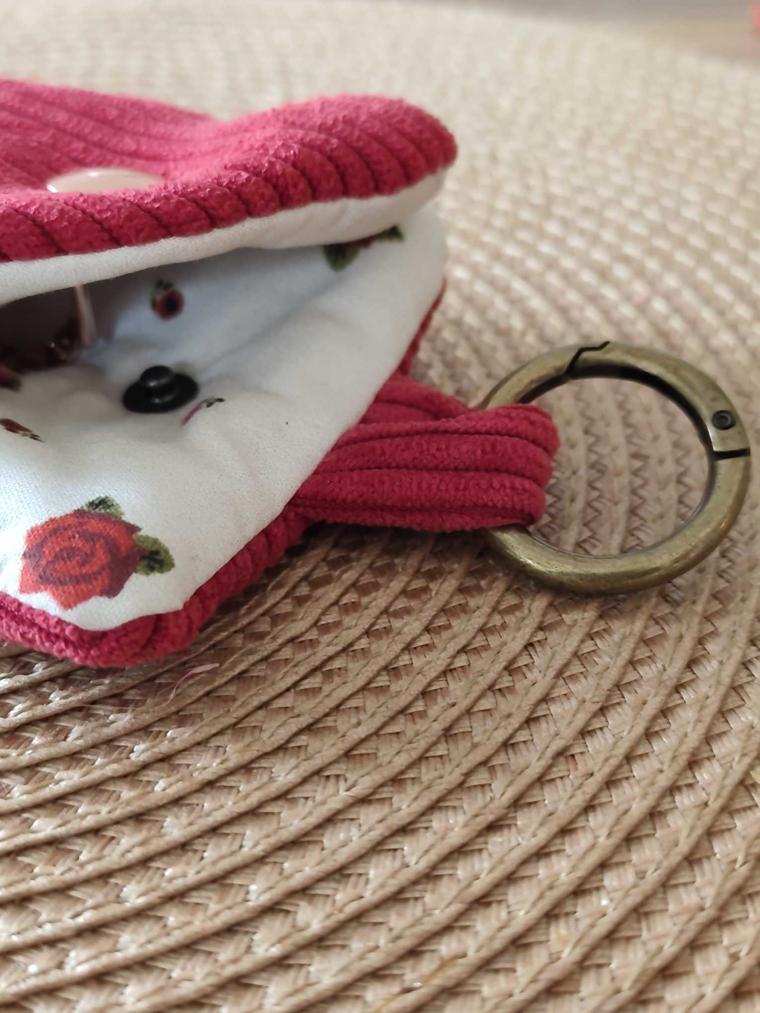 Pochette Livre Mots dans du Velours, protege livre bouton pressions  artisanat francais marque page etui a lunette La Vie en Rose