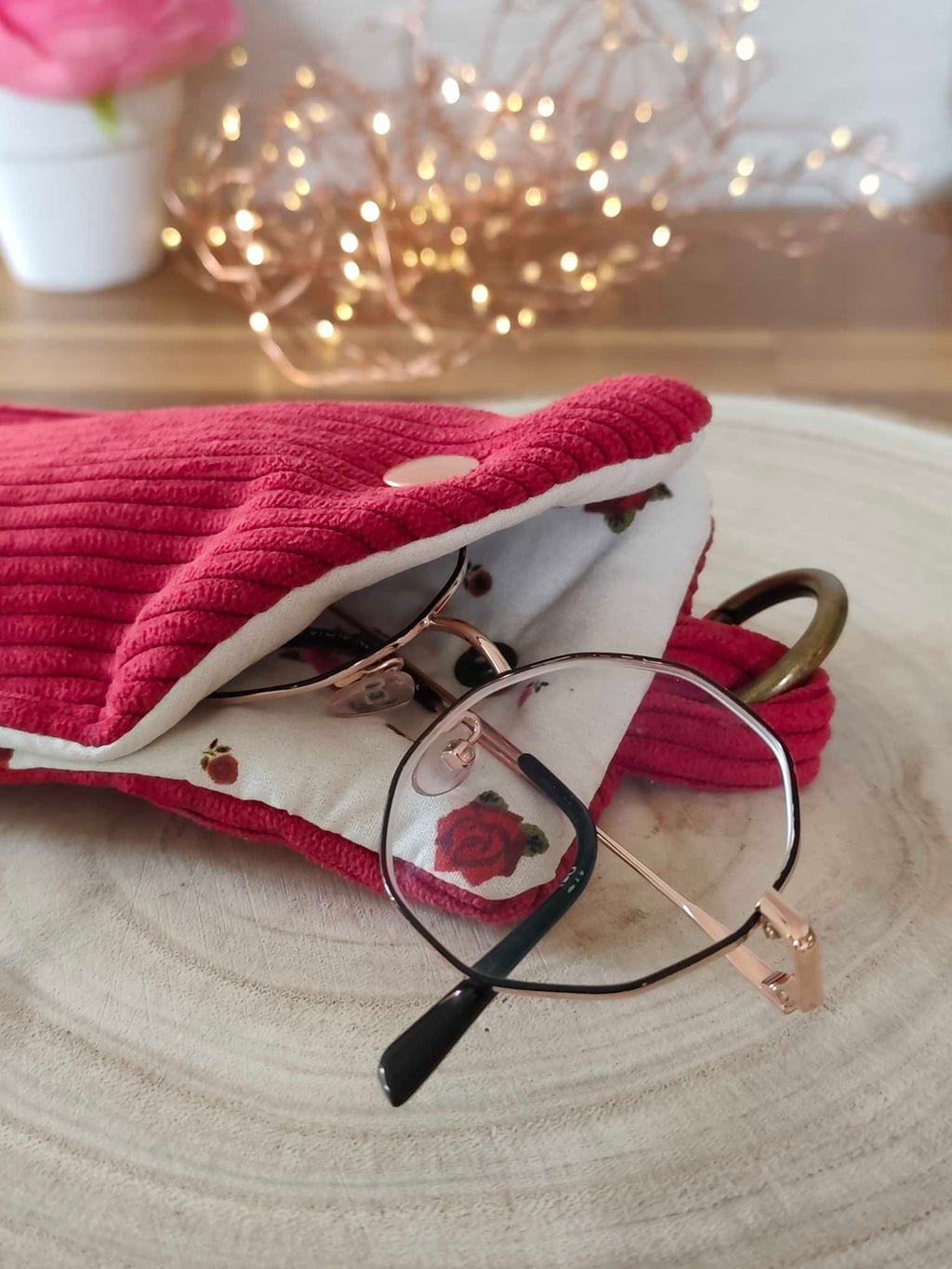 Pochette Livre Mots dans du Velours, protege livre bouton pressions  artisanat francais marque page etui a lunette La Vie en Rose