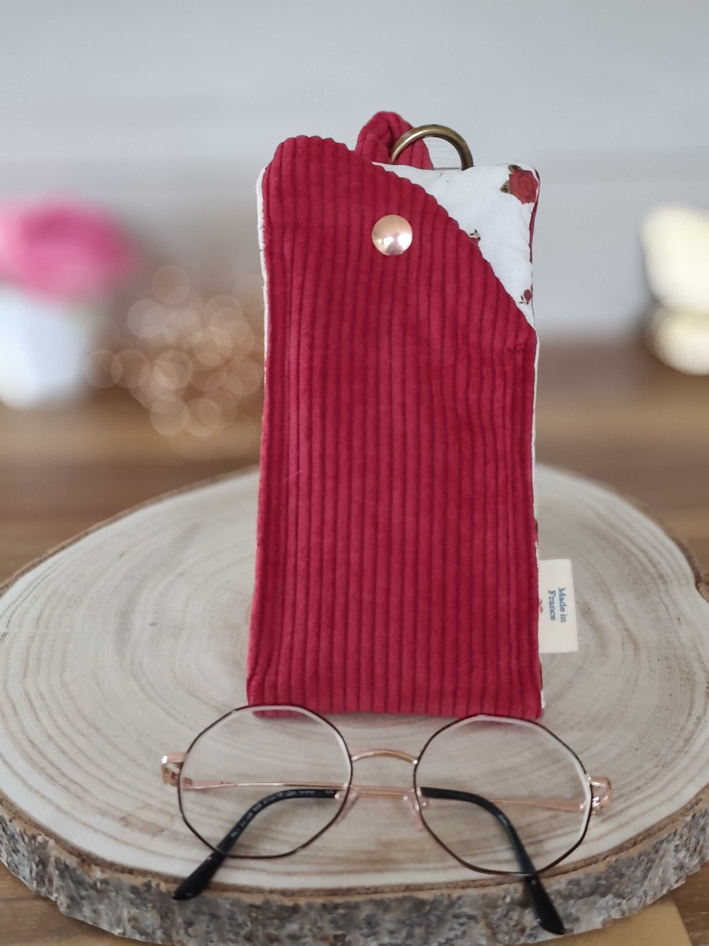 Pochette Livre Mots dans du Velours, protege livre bouton pressions  artisanat francais marque page etui a lunette La Vie en Rose