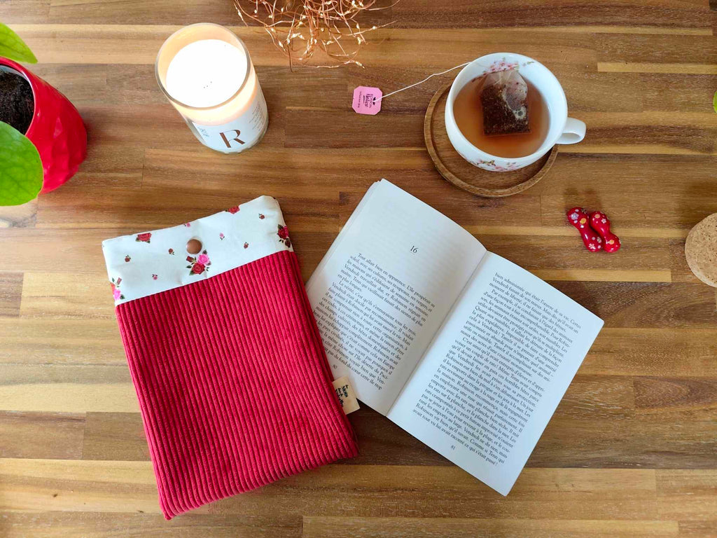 Pochette Livre MOts dans du Velours, protege livre bouton pressions  La Vie en Rose artisanat francais