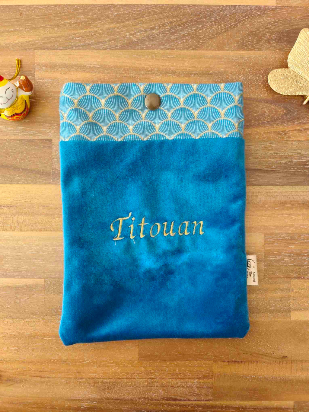 Des Mots dans du Velours Pochettes livre à bouton PRESSION Velours Bleu artisanat france prénom brodé personnalisée