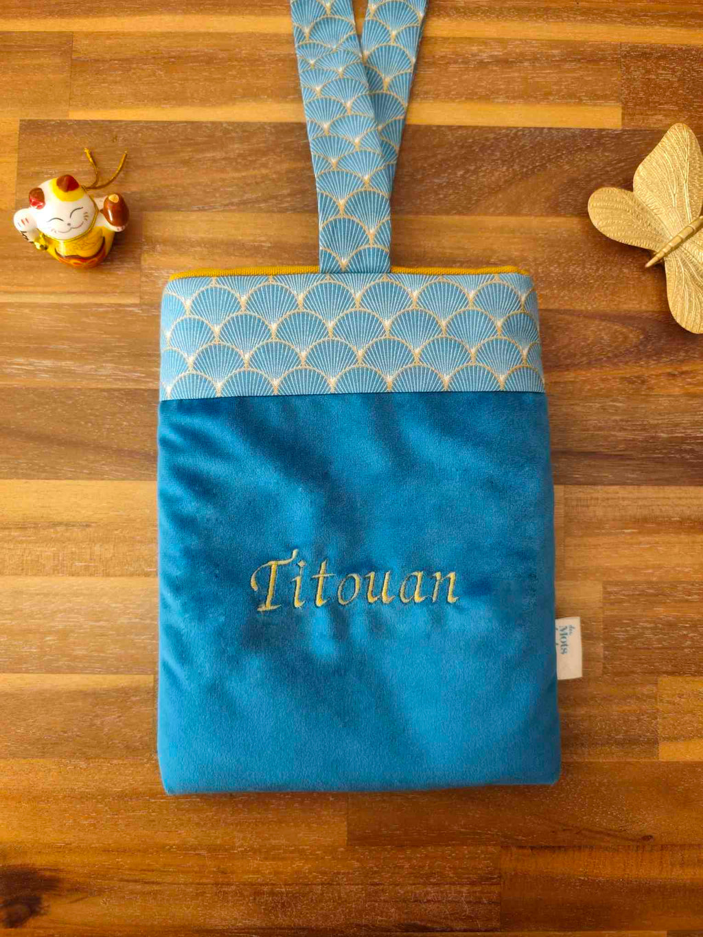 Des Mots dans du Velours Pochettes livre à RUBANS Velours Bleu artisanat france prénom brodé personnalisée