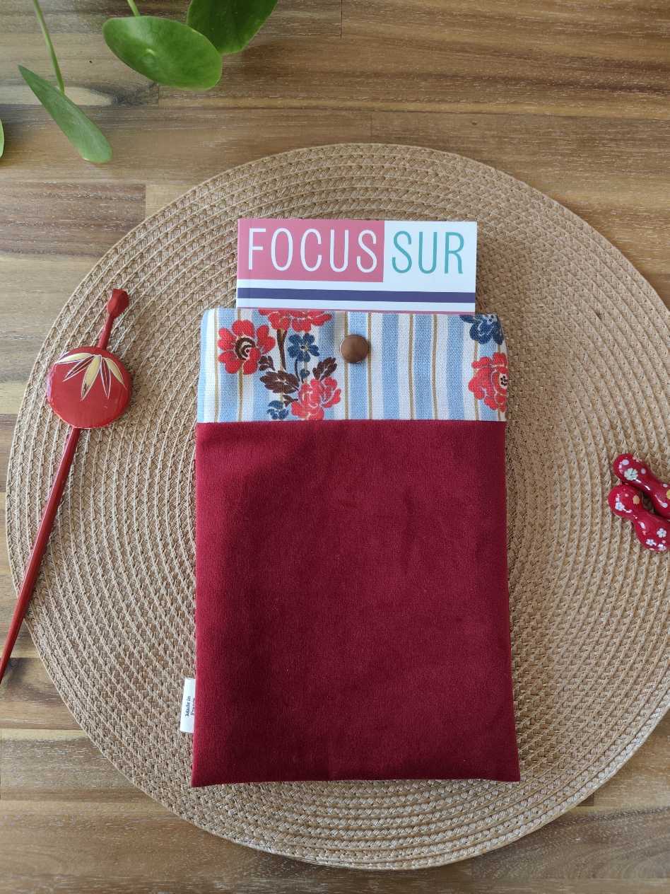 Pochette Livre MOts dans du Velours, protege livre bouton pressions  Rouge artisanat francais
