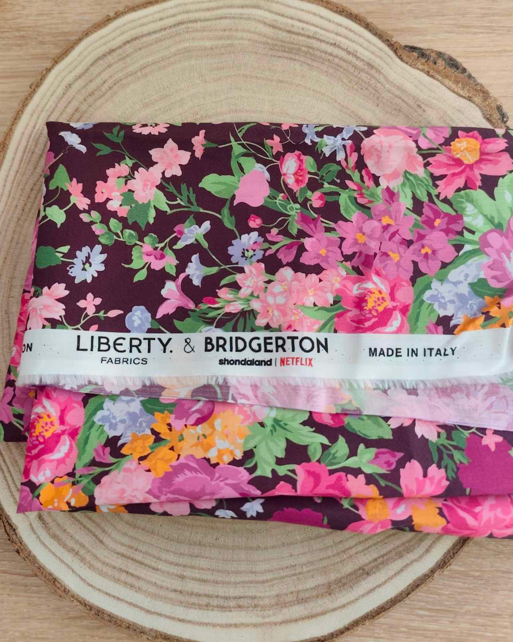 Pochette Livre Mots dans du Velours, protege livre artisanat francais collection été Liberty x Bridgerton