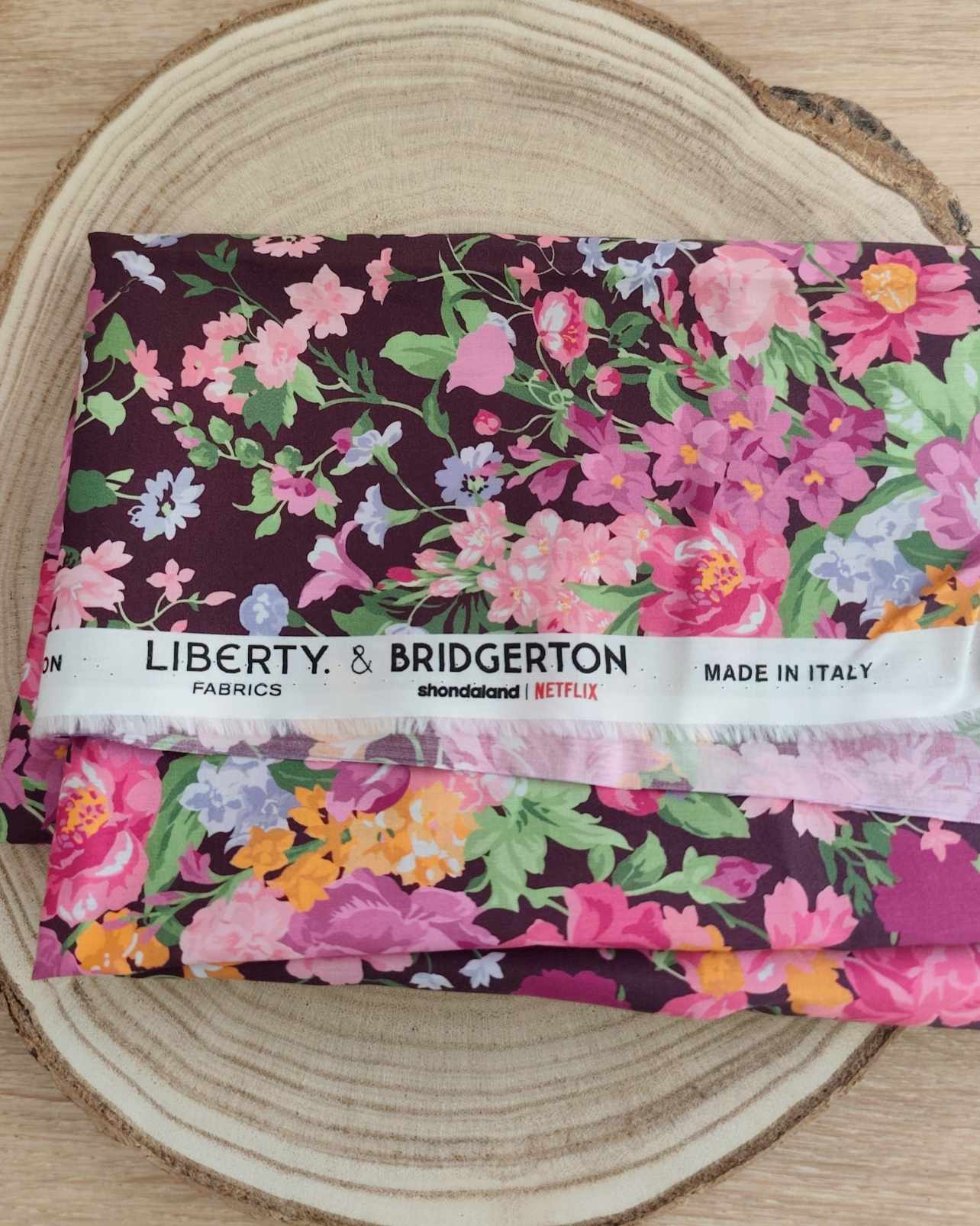 Pochette Livre Mots dans du Velours, protege livre artisanat francais collection été Liberty x Bridgerton