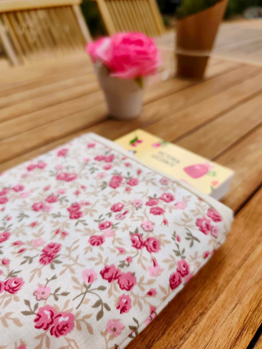 Pochette Livre Mots dans du Velours, protege livre artisanat francais collection été Nude Rose
