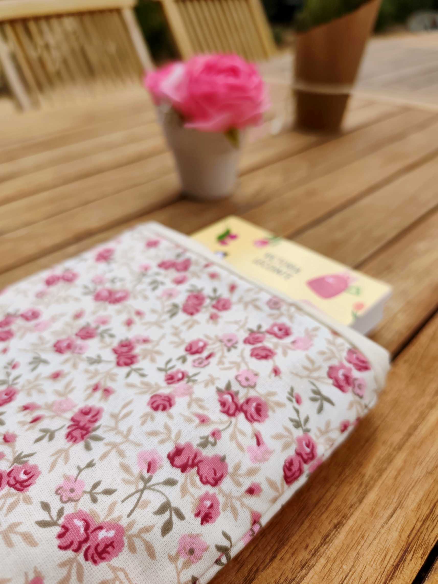 Pochette Livre Mots dans du Velours, protege livre artisanat francais collection été Nude Rose