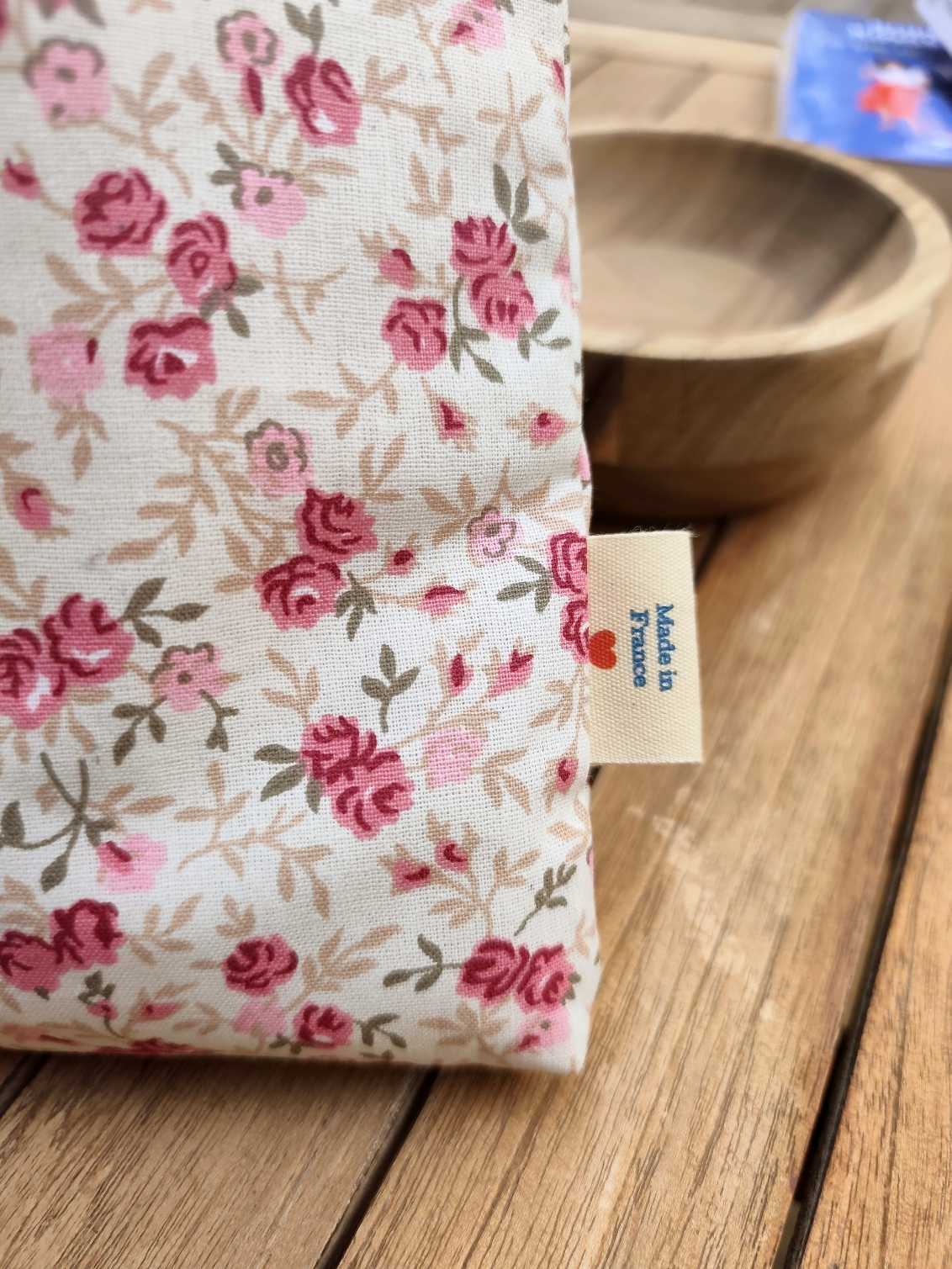 Pochette Livre Mots dans du Velours, protege livre artisanat francais collection été Nude Rose