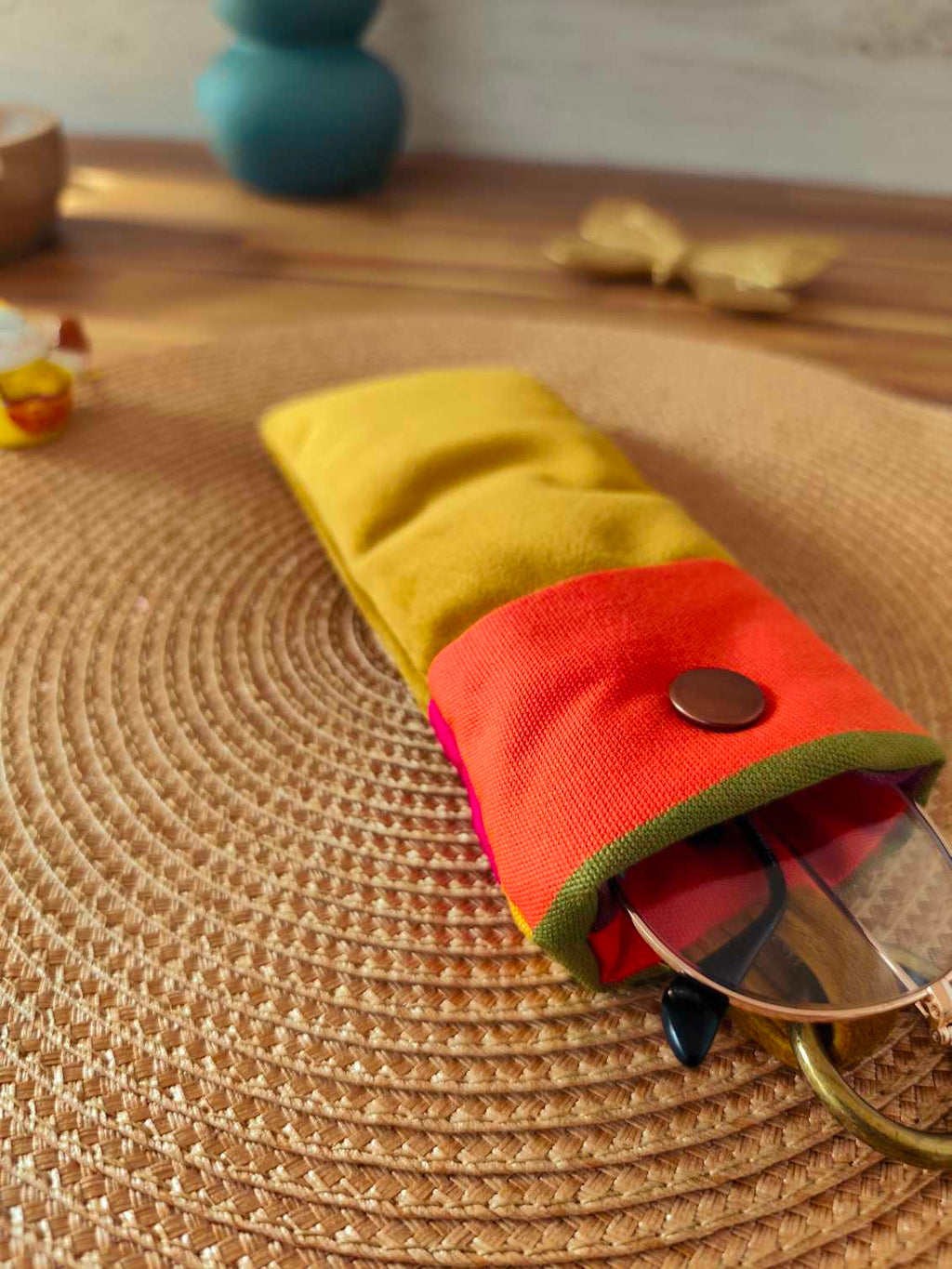 Pochette Livre Mots dans du Velours, Etui à lunettes velours chic Jaune caramel