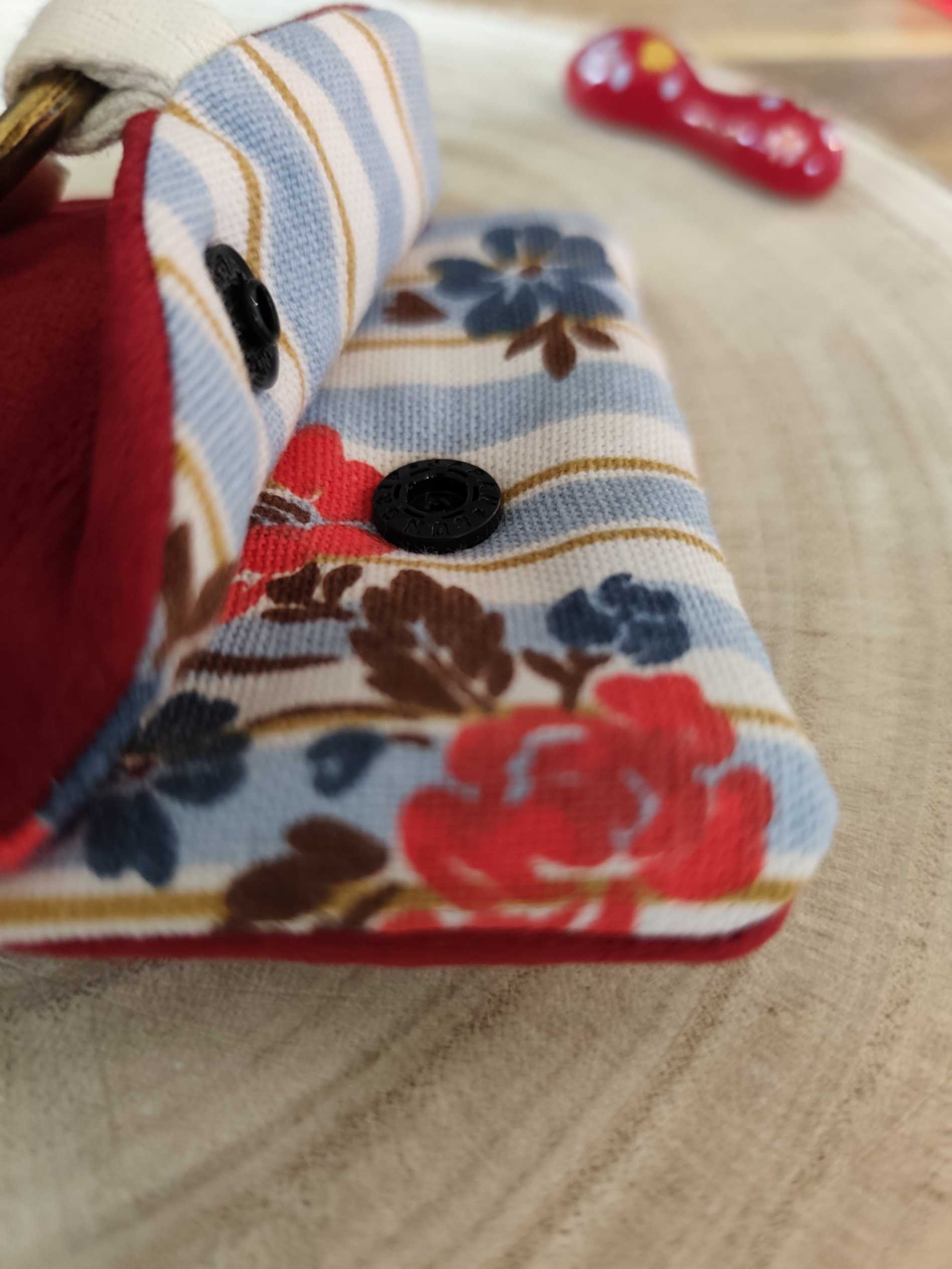 Pochette livre Etui lunettes Velours des mots dans du velours Rouge artisanat Français