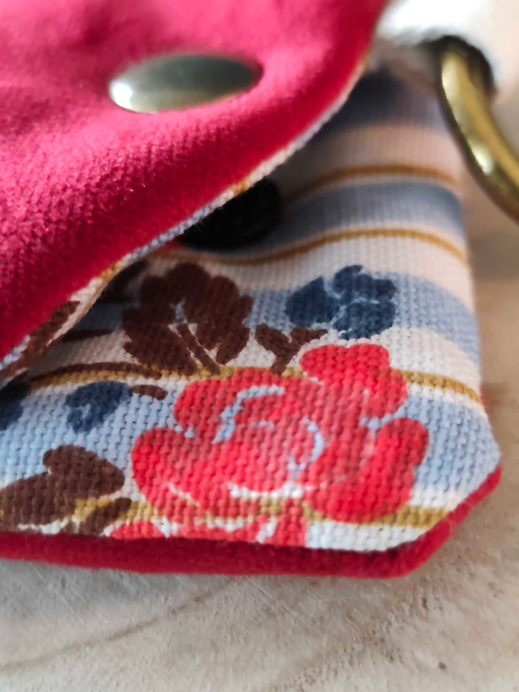 Pochette livre Etui lunettes Velours des mots dans du velours Rouge artisanat Français