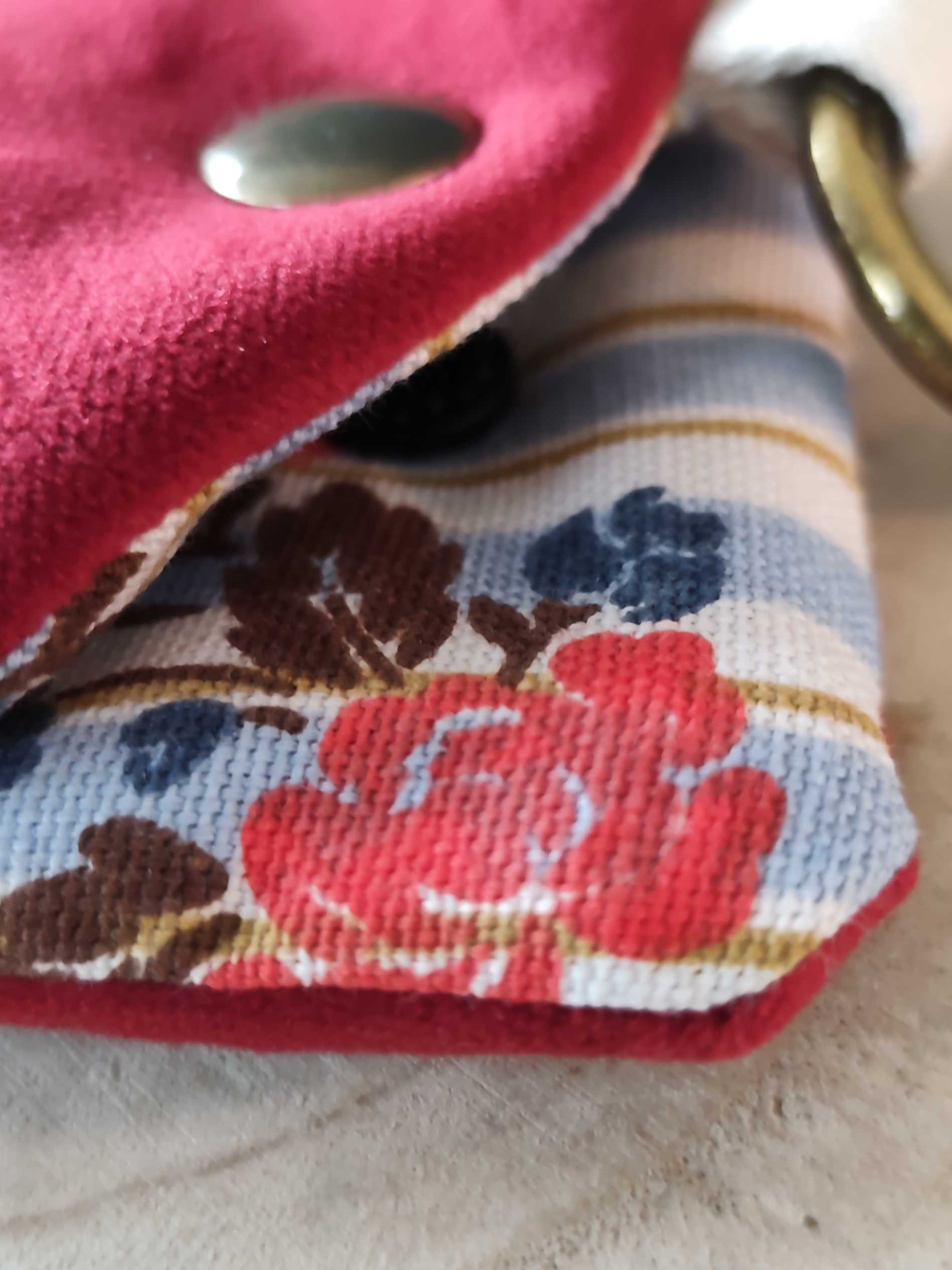 Pochette livre Etui lunettes Velours des mots dans du velours Rouge artisanat Français