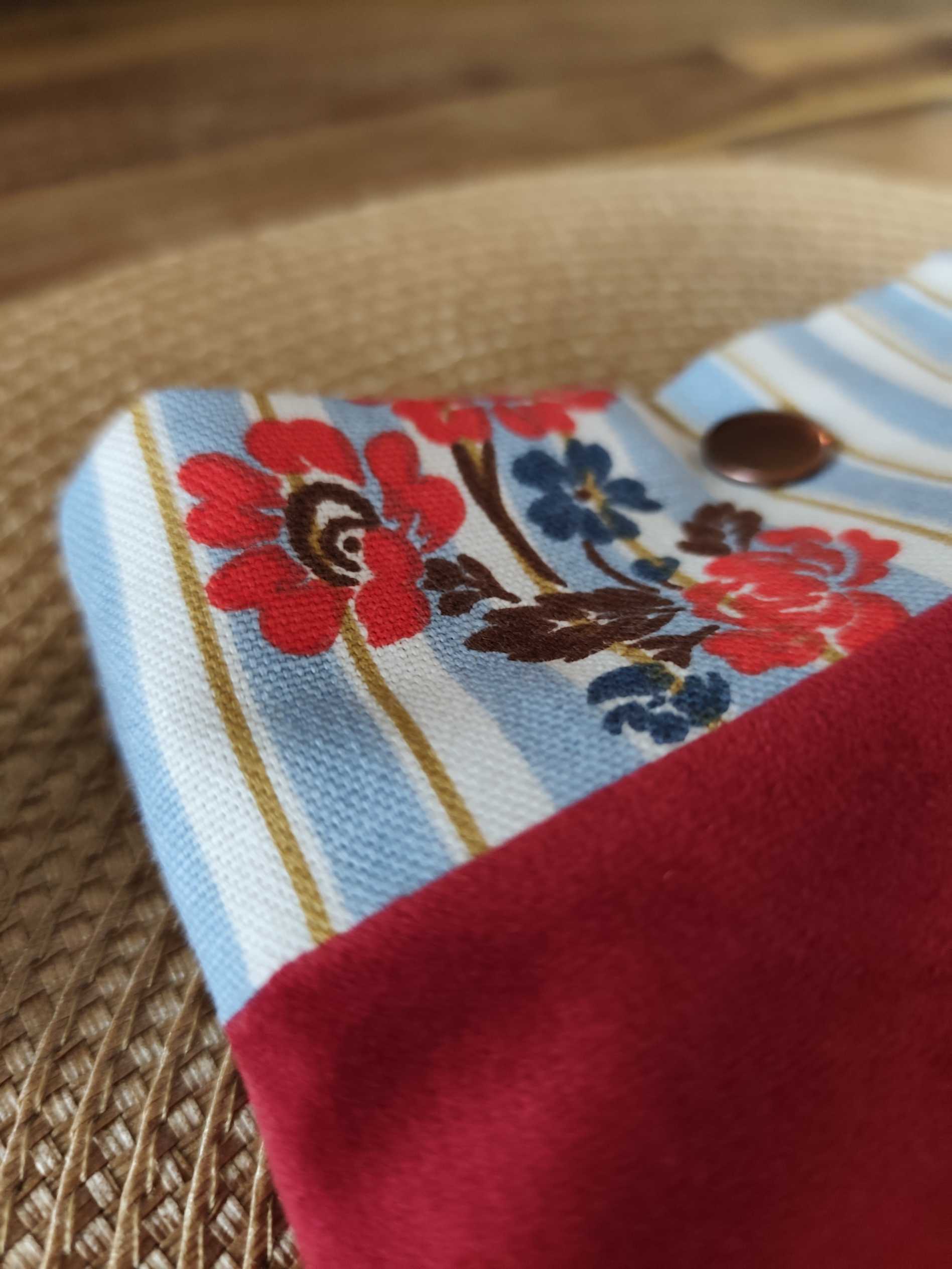 Pochette Livre MOts dans du Velours, protege livre bouton pressions  Rouge artisanat francais
