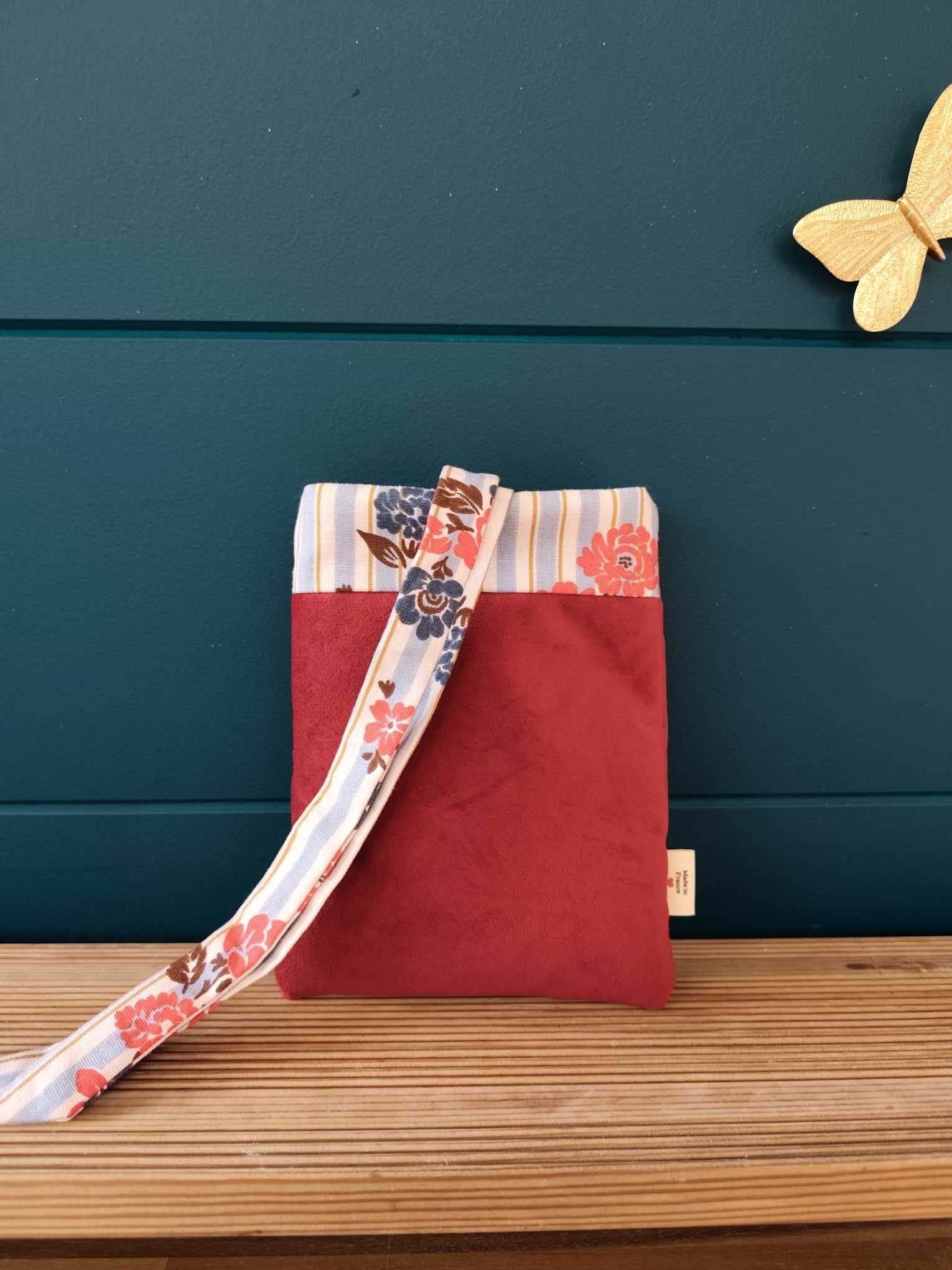 Pochette et protege Livre à Rubans en velours rouge Poppins, Des Mots dans du Velours, fabrication france, artisanat