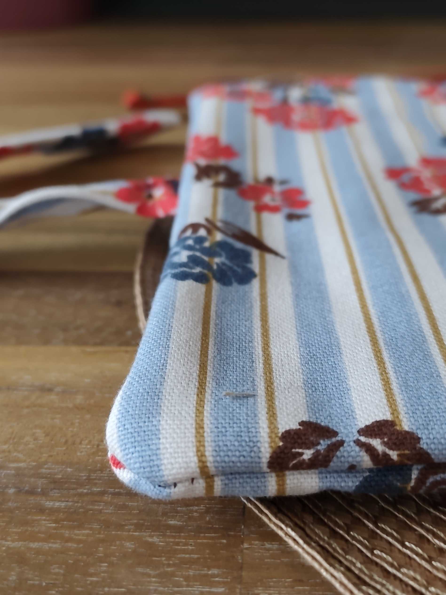 Pochette Livre Trio MOts dans du Velours, protege livre carnet trousse velours chic marque page Rouge