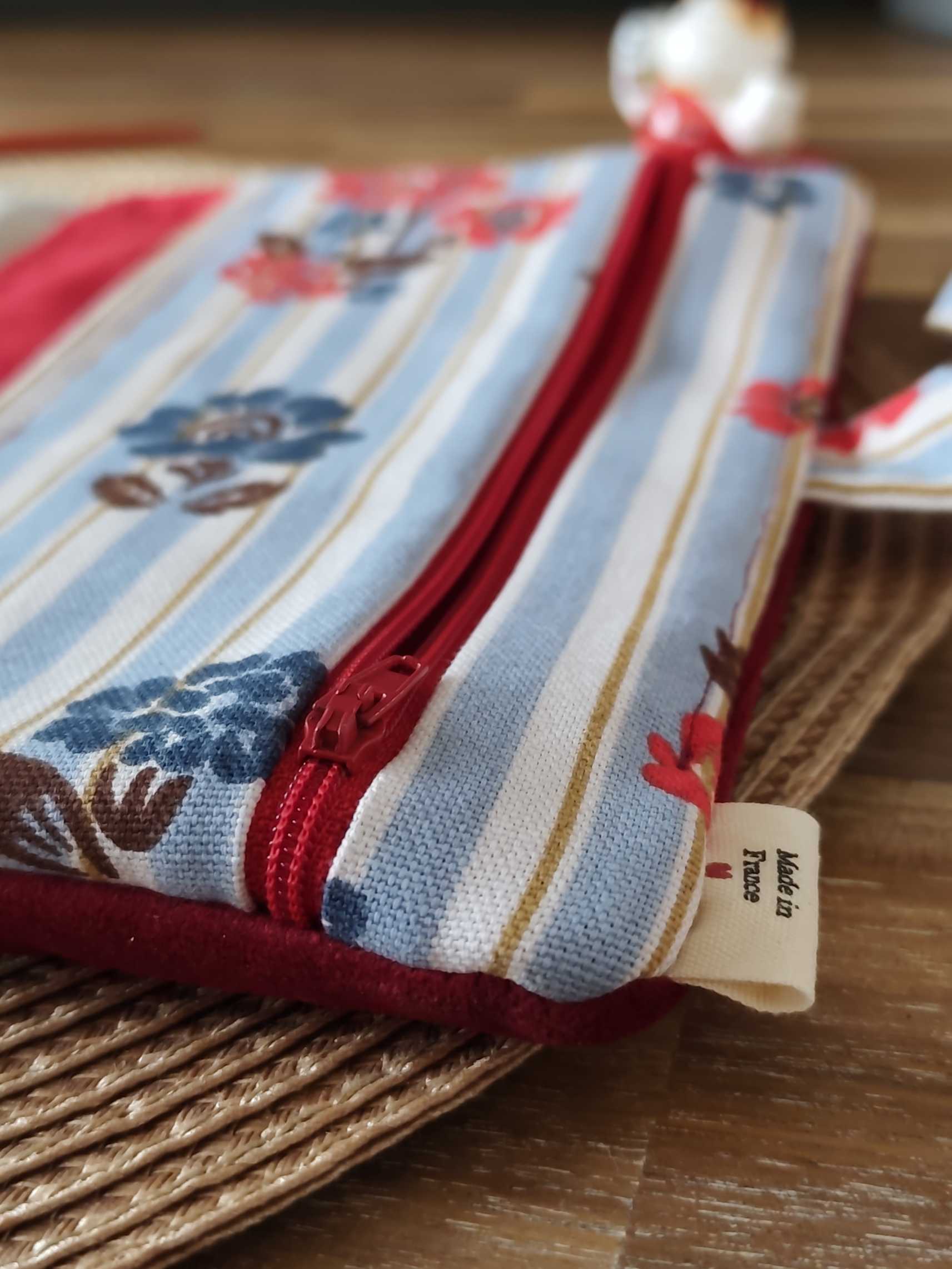 Pochette Livre Trio MOts dans du Velours, protege livre carnet trousse velours chic marque page Rouge