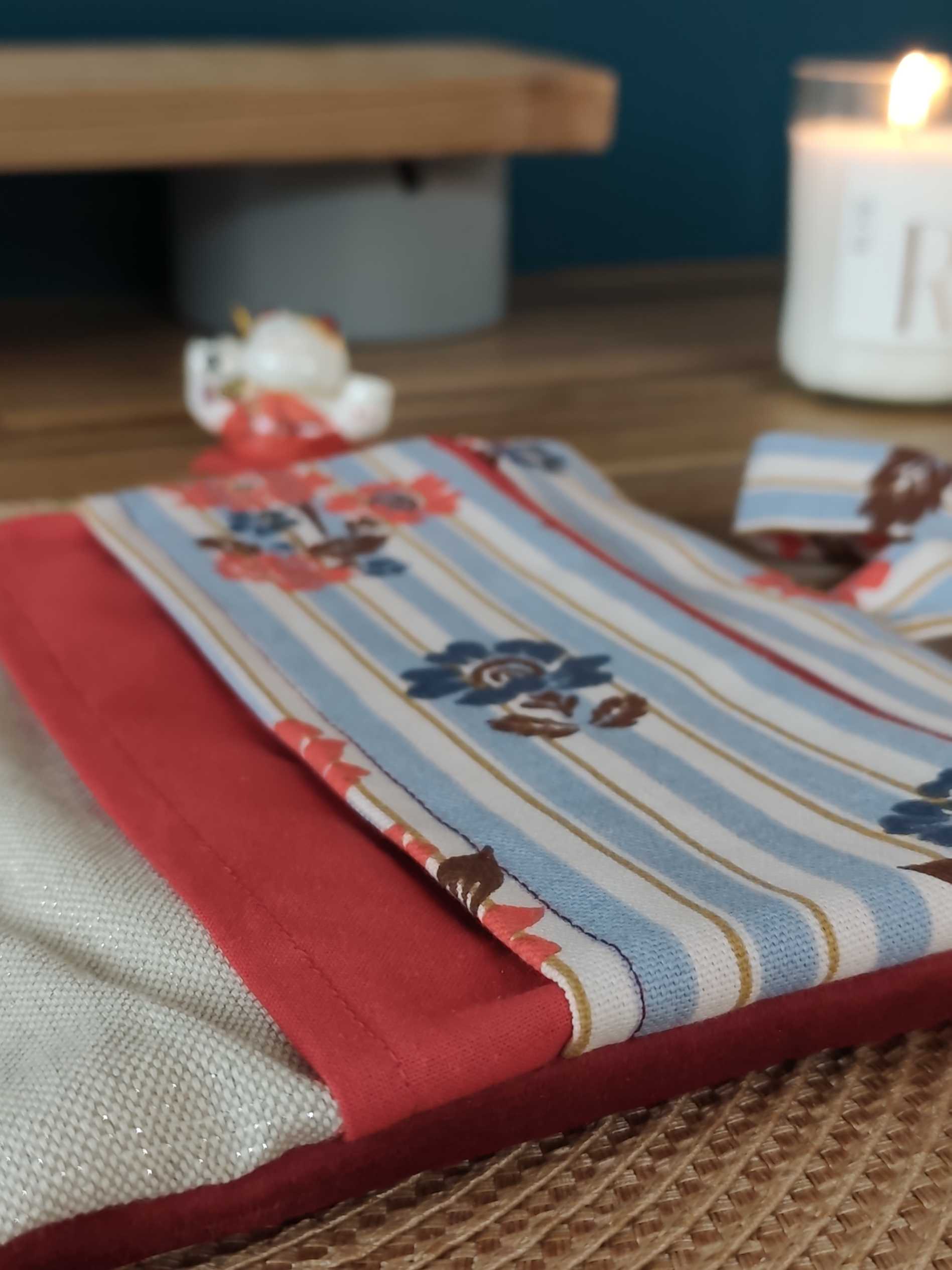 Pochette Livre Trio MOts dans du Velours, protege livre carnet trousse velours chic marque page Rouge