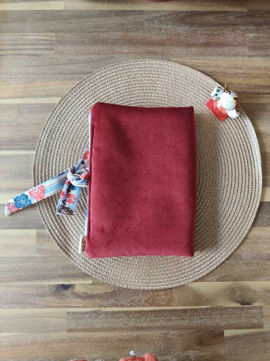 Pochette Livre Trio MOts dans du Velours, protege livre carnet trousse velours chic marque page Rouge