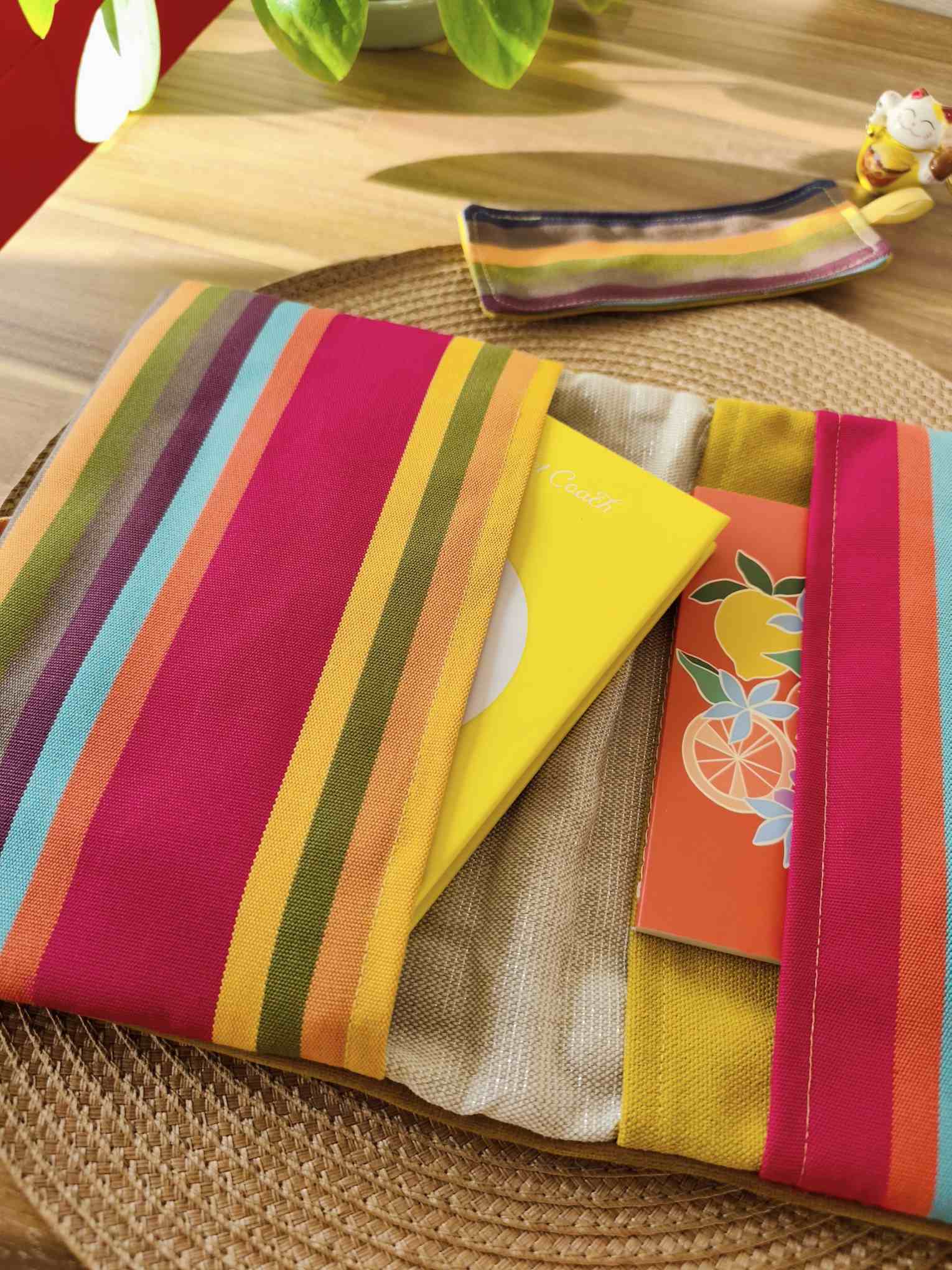 Des Mots dans du Velours Pochettes livre Trio Velours Jaune Caramel et couleurs