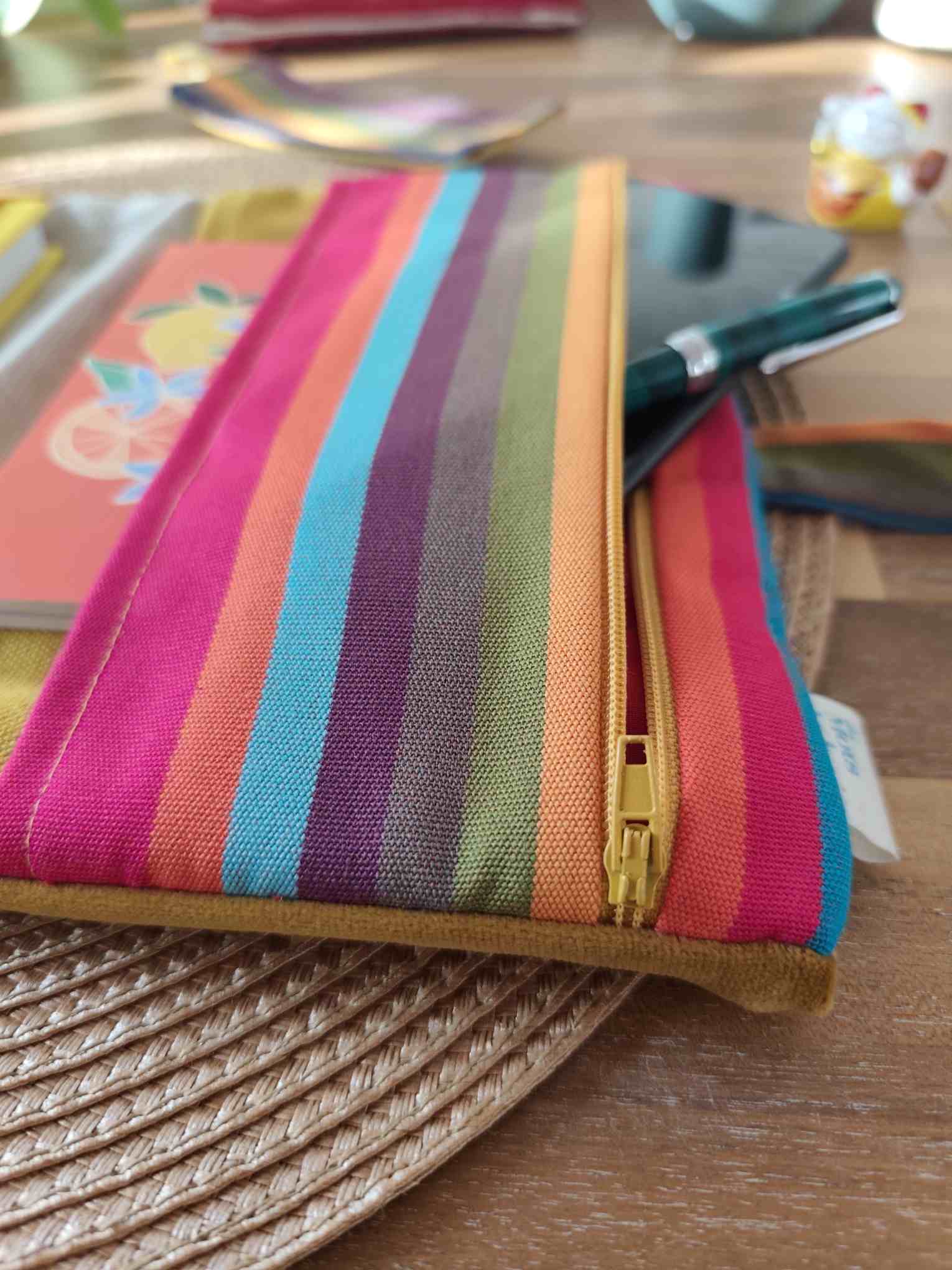 Des Mots dans du Velours Pochettes livre Trio Velours Jaune Caramel et couleurs