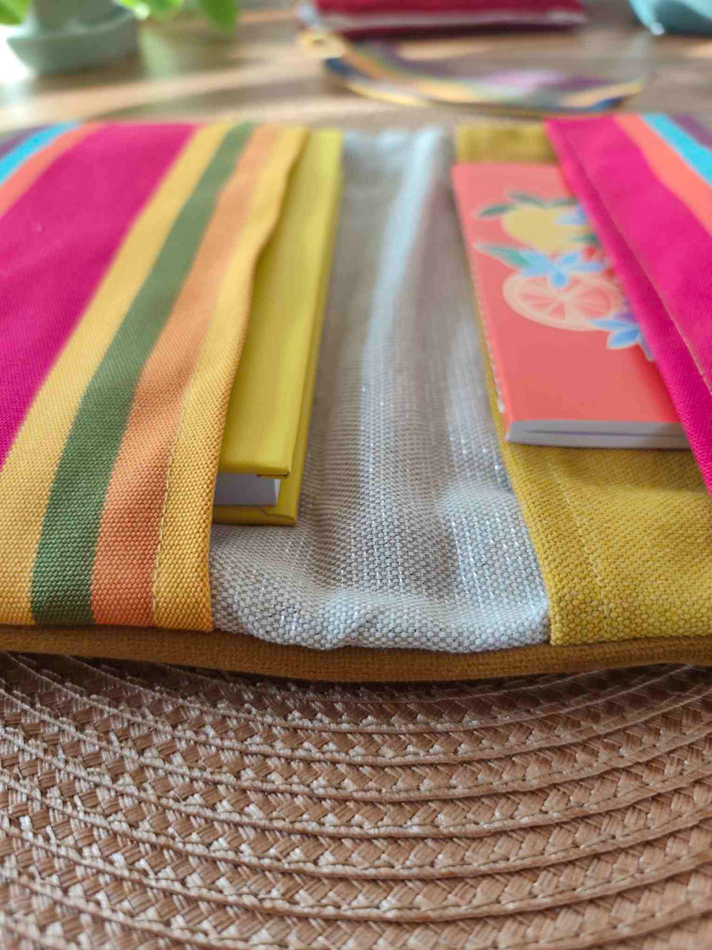 Des Mots dans du Velours Pochettes livre Trio Velours Jaune Caramel et couleurs