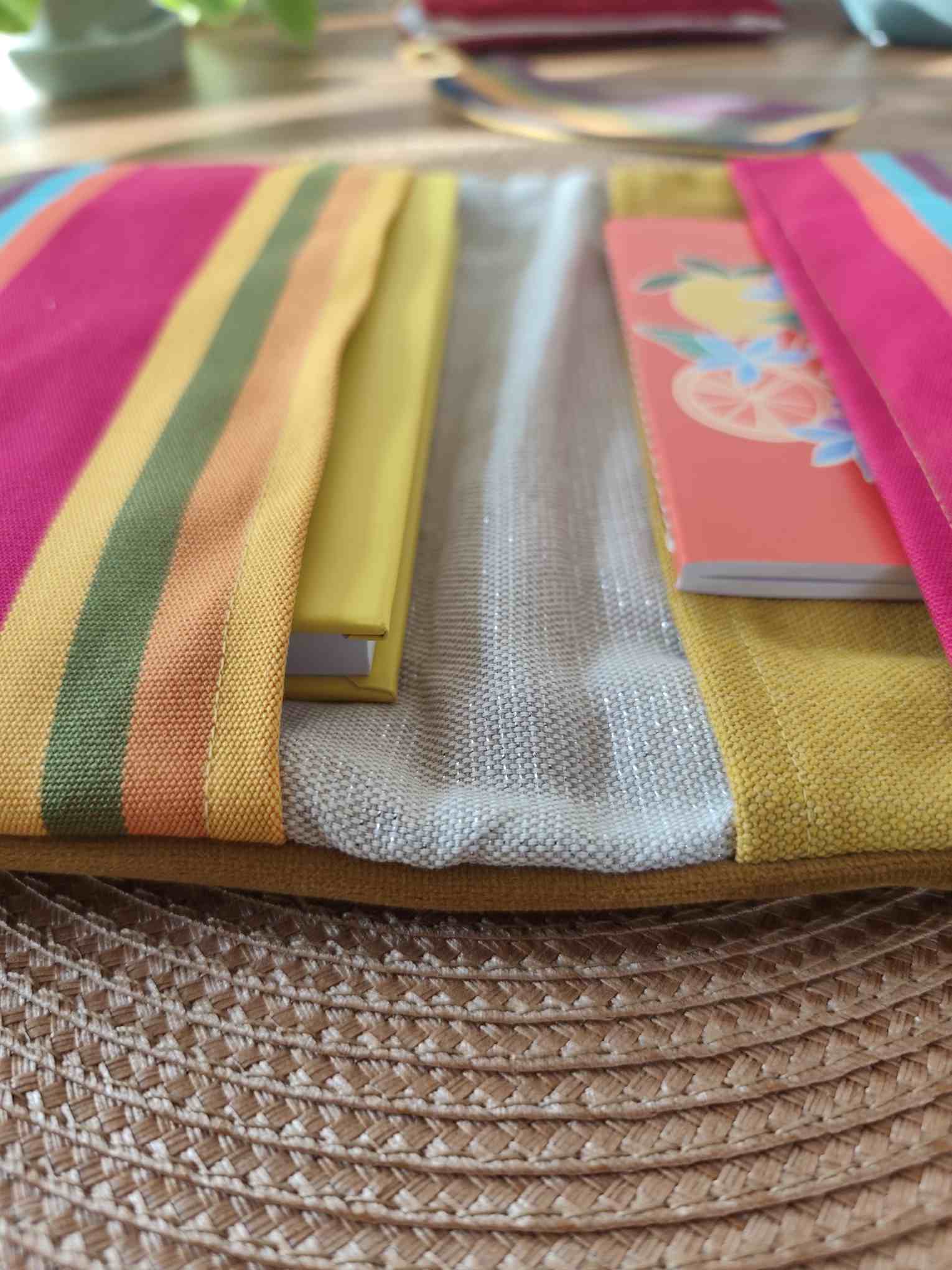 Des Mots dans du Velours Pochettes livre Trio Velours Jaune Caramel et couleurs