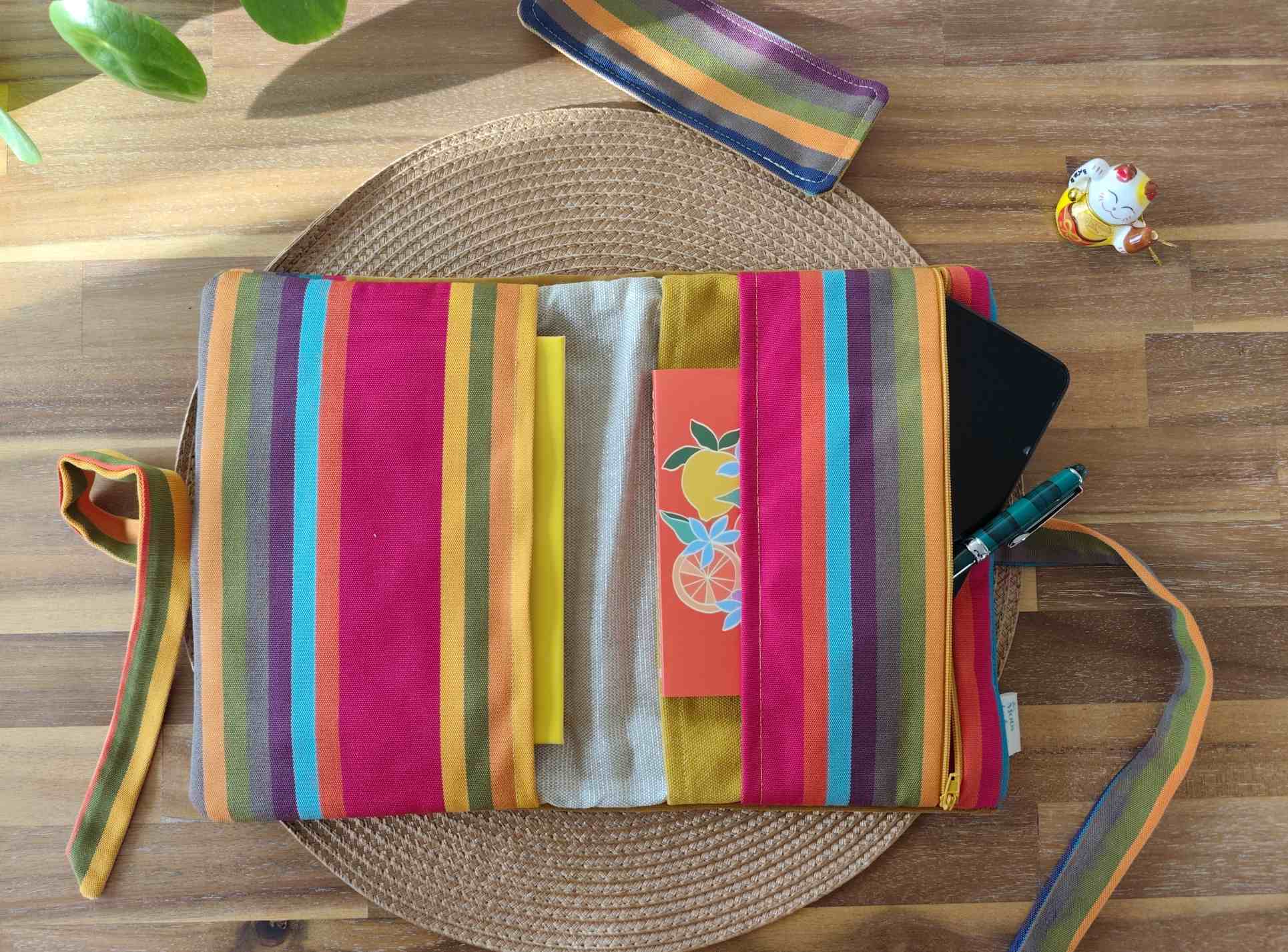 Des Mots dans du Velours Pochettes livre Trio Velours Jaune Caramel et couleurs