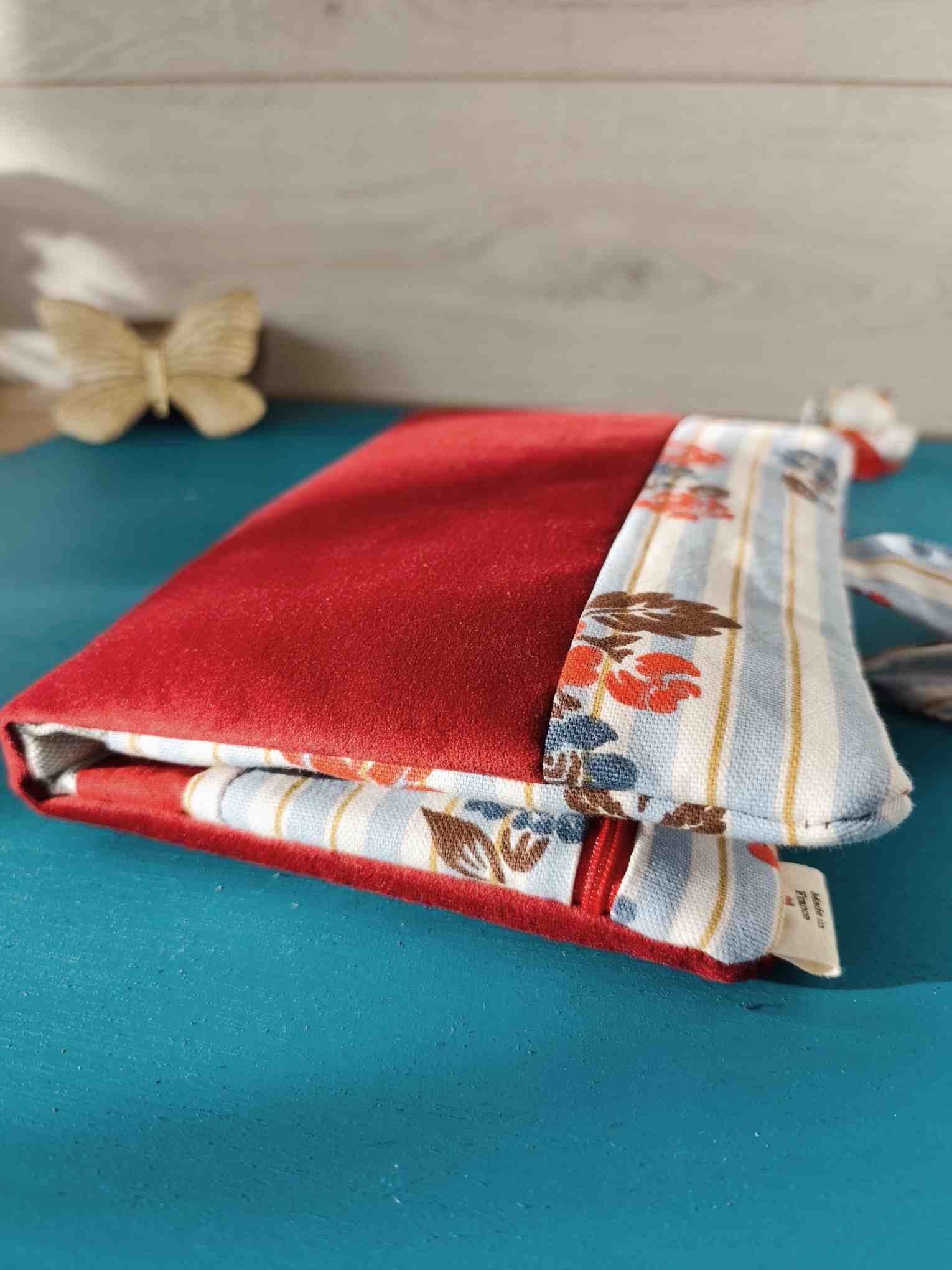 Pochette Livre Trio MOts dans du Velours, protege livre carnet trousse velours chic marque page Rouge