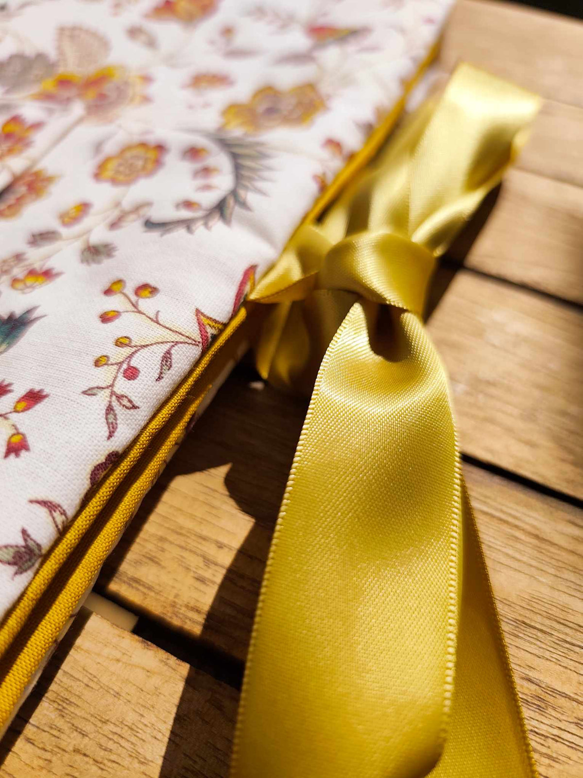Des Mots dans du Velours Pochettes Livre Oekotex Arabesque Provençale Artisanat français