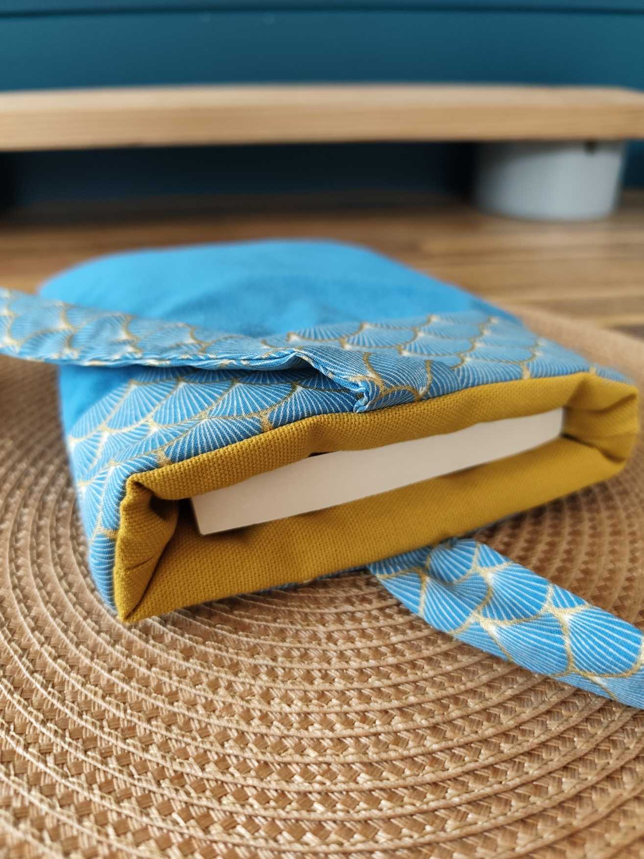 Des Mots dans du Velours Pochettes livre à RUBANS Velours Bleu artisanat france 