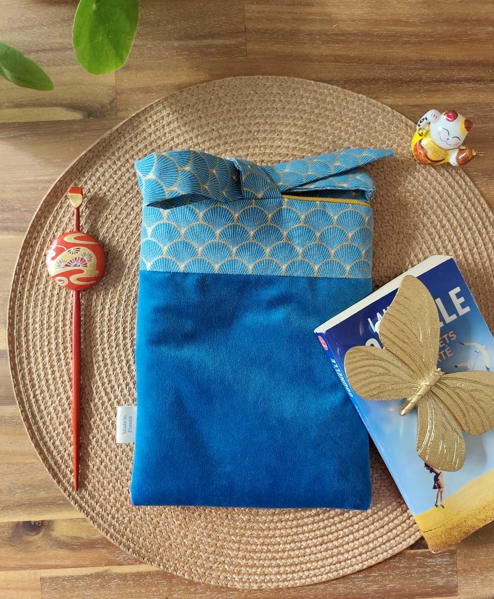 Des Mots dans du Velours Pochettes livre à RUBANS Velours Bleu artisanat france 