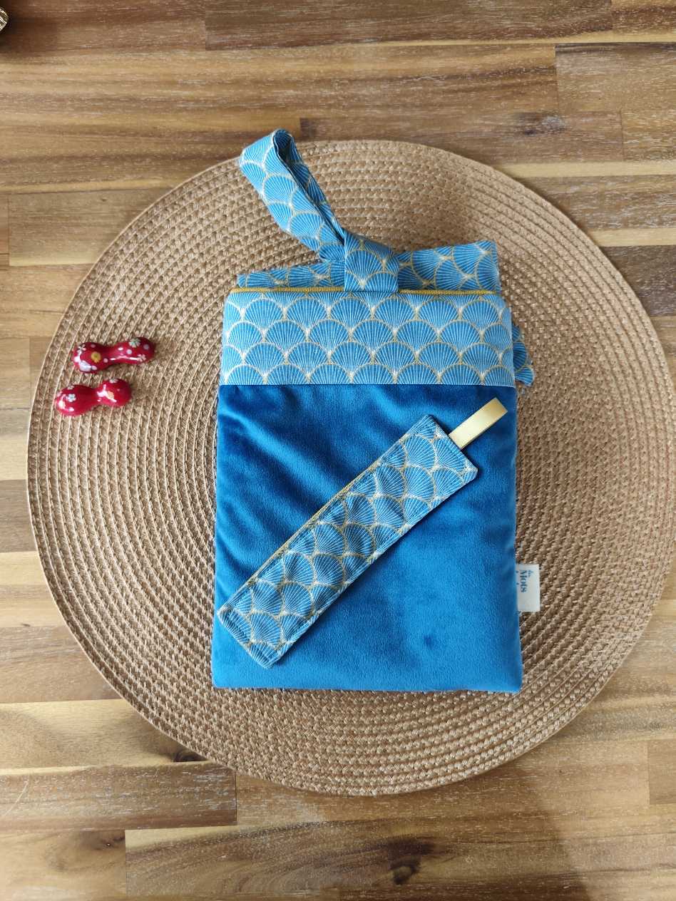 Des Mots dans du Velours Pochettes livre à RUBANS Velours Bleu artisanat france 