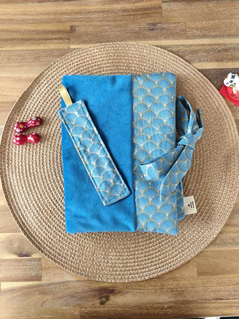 Des Mots dans du Velours Pochettes livre Trio Velours Bleu artisanat france trousse pochette