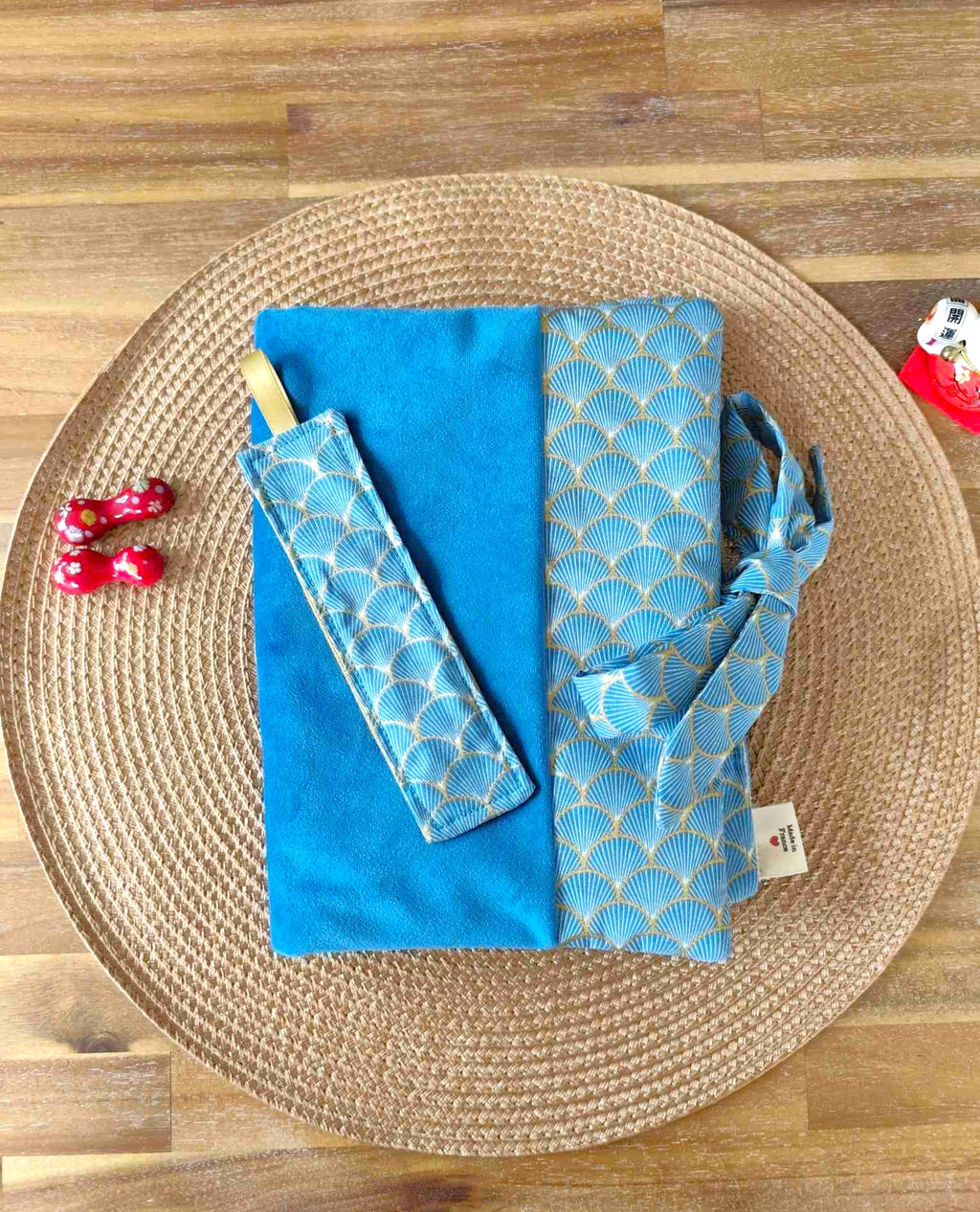 Pochette Livre Mots dans du Velours, marque page , bleu,  artisanat Français