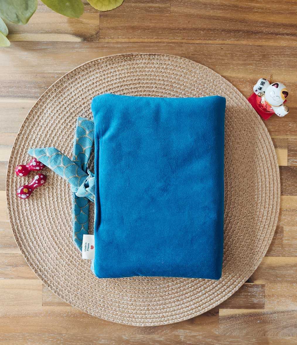 Des Mots dans du Velours Pochettes livre Trio Velours Bleu artisanat france trousse pochette