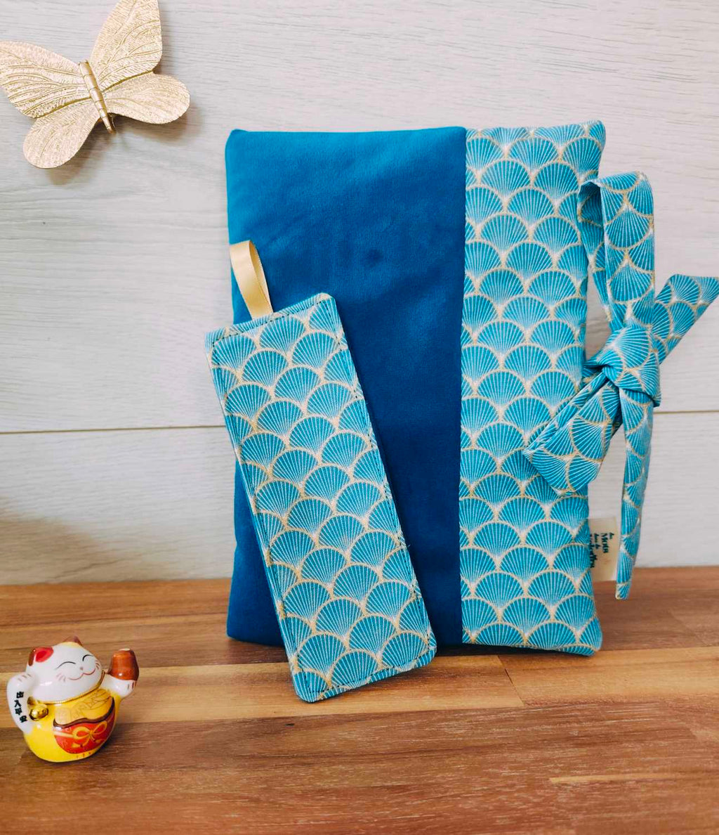 Des Mots dans du Velours Pochettes livre Trio Velours Bleu artisanat france trousse pochette