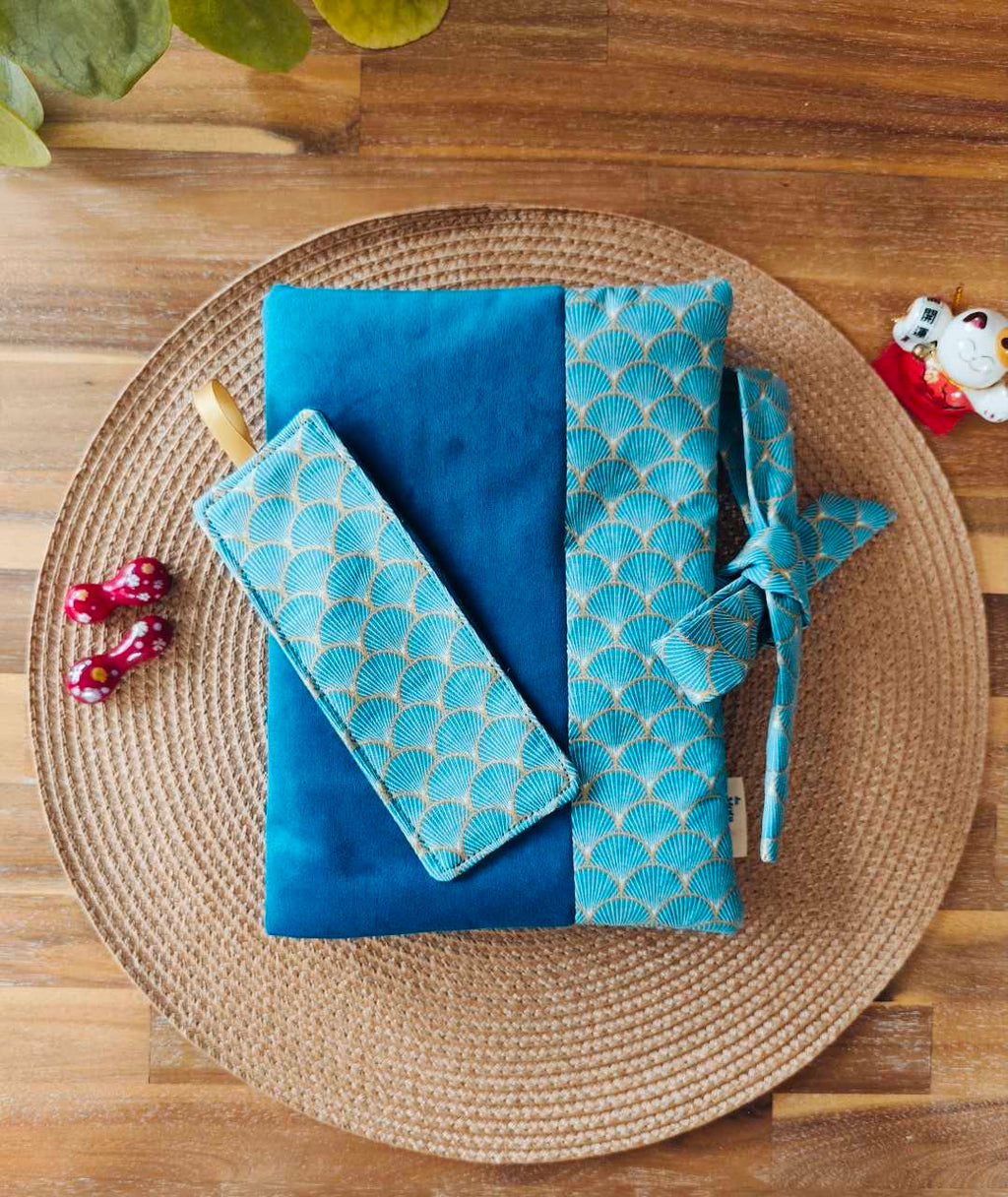 Des Mots dans du Velours Pochettes livre Trio Velours Bleu artisanat france trousse pochette