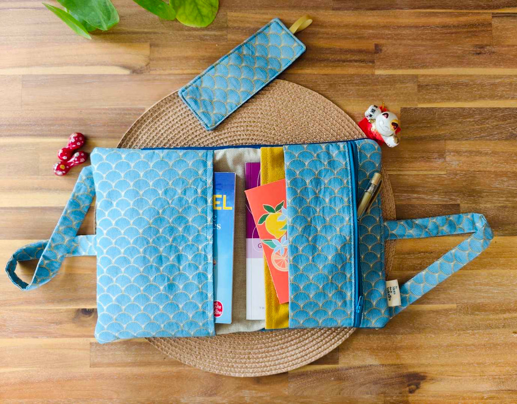 Des Mots dans du Velours Pochettes livre Trio Velours Bleu artisanat france trousse pochette