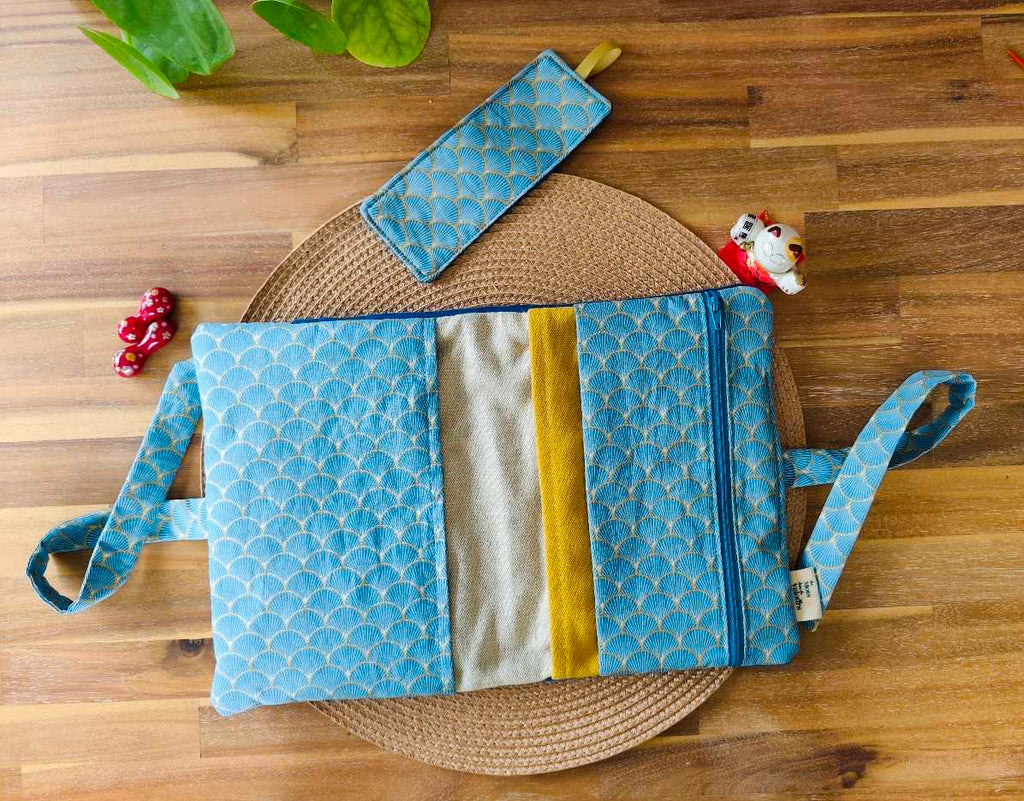 Des Mots dans du Velours Pochettes livre Trio Velours Bleu artisanat france trousse pochette