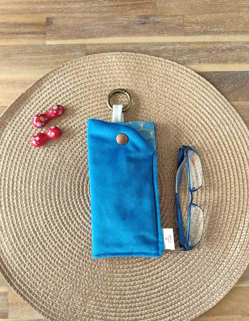 Pochette livre Etui lunettes Velours des mots dans du velours Bleu Japon artisanat francais