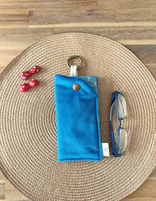 Pochette livre Etui lunettes Velours des mots dans du velours Bleu Japon artisanat francais