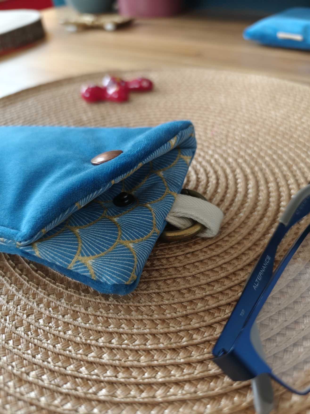 Pochette livre Etui lunettes Velours des mots dans du velours Bleu Japon artisanat francais