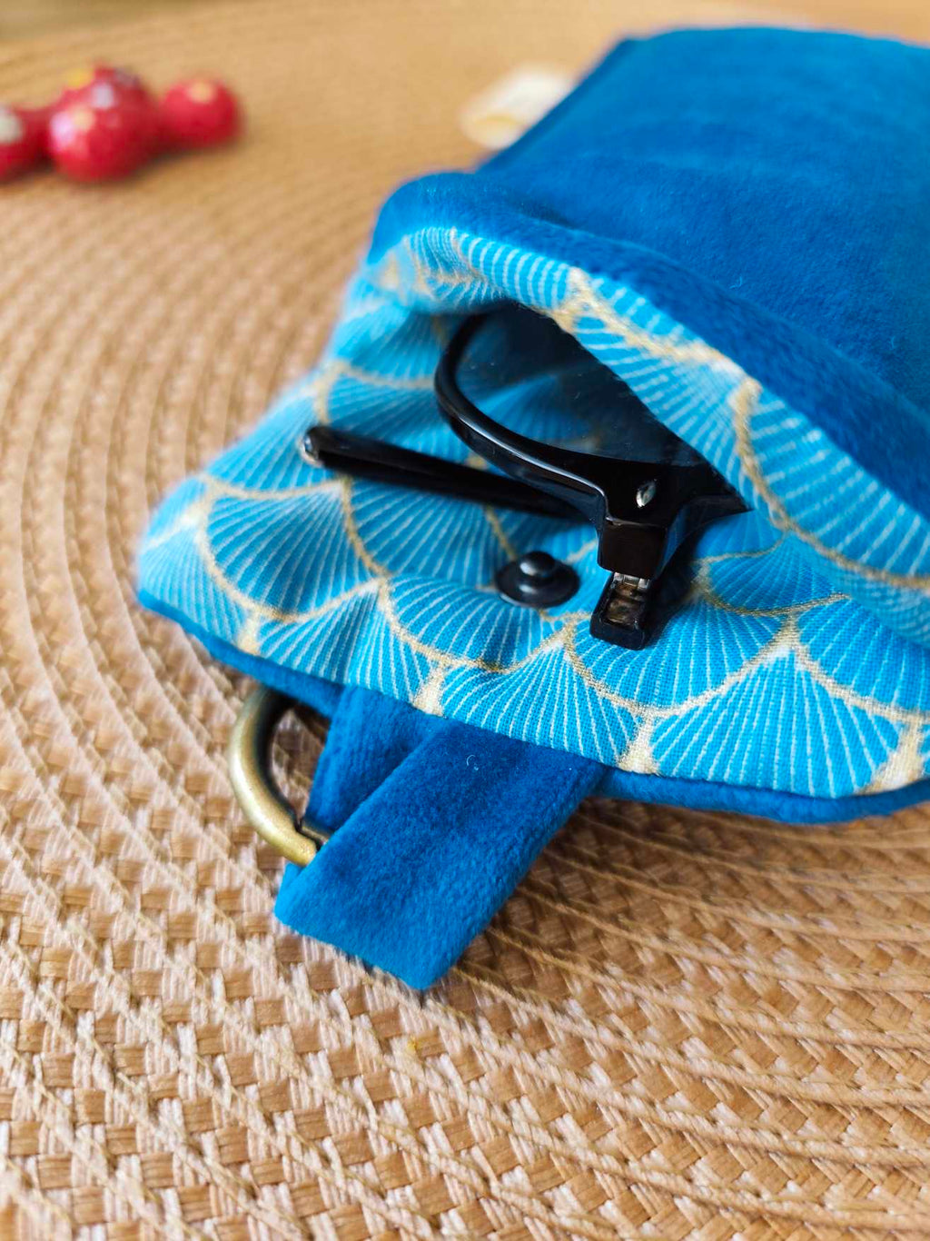 Pochette livre Etui lunettes Velours des mots dans du velours Bleu artisanat Français