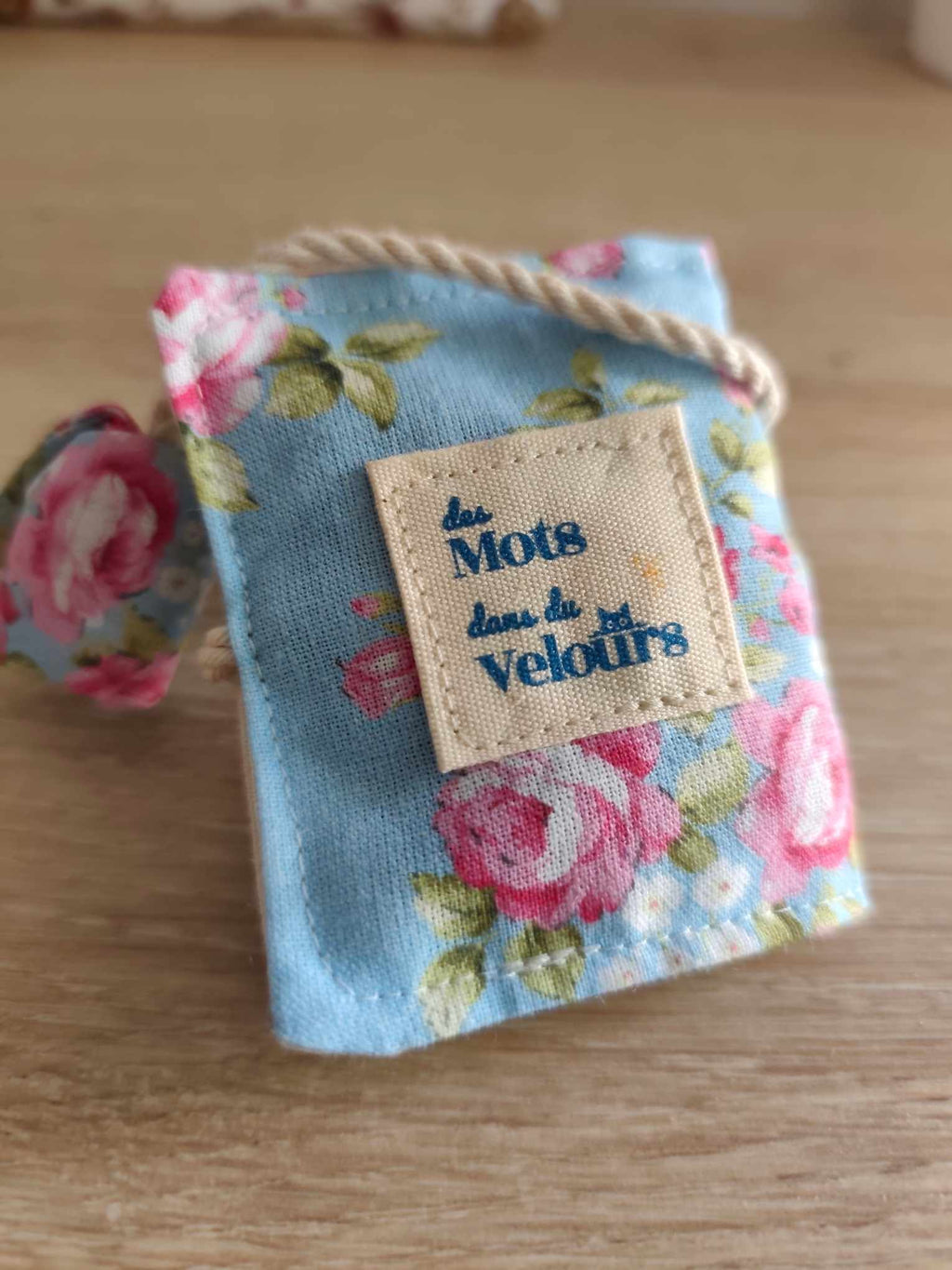 Des mots dans du velours pochettes livres france artisanat English Summer Pochon mini livre lavandin
