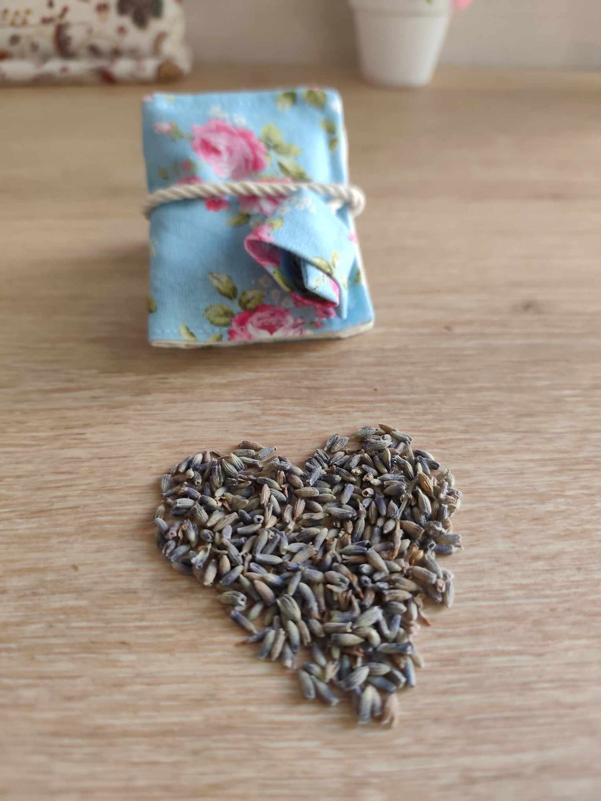 Des mots dans du velours pochettes livres france artisanat English Summer Pochon mini livre lavandin
