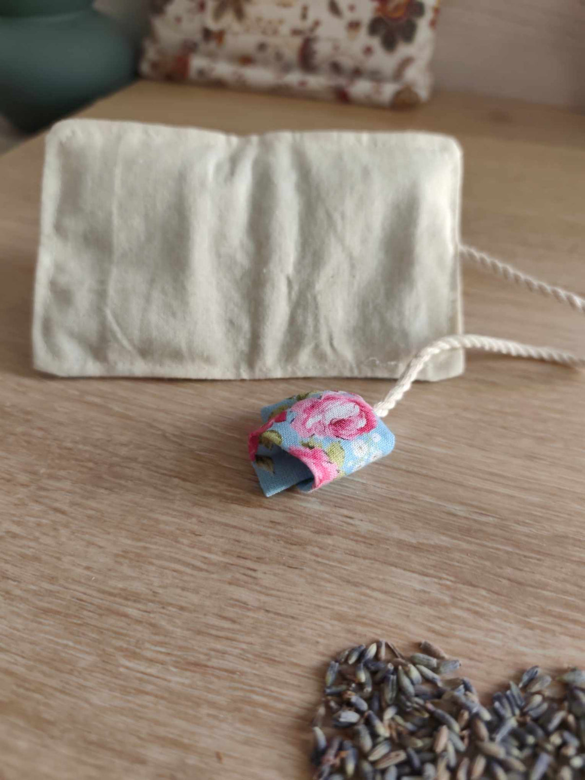 Des mots dans du velours pochettes livres france artisanat English Summer Pochon mini livre lavandin