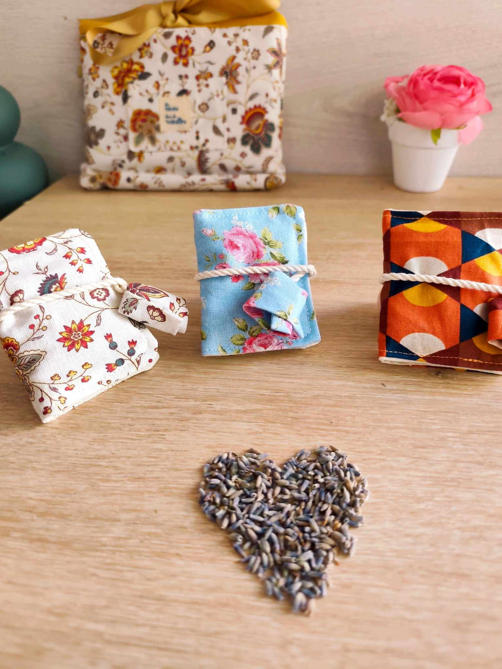 Des mots dans du velours pochettes livres france artisanat So Seventies Pochon mini livre lavandin