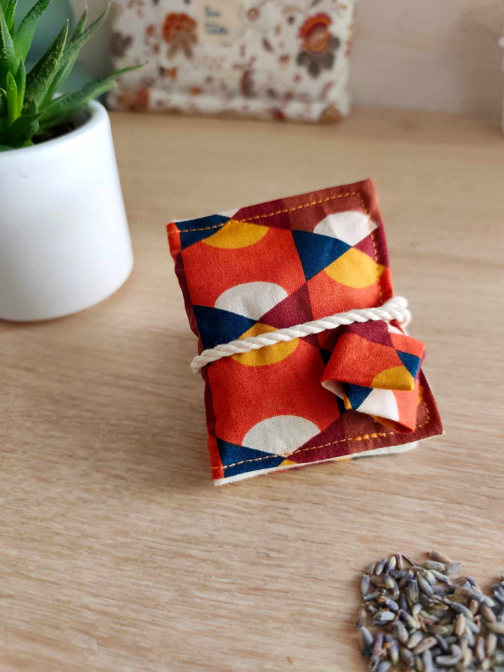Des mots dans du velours pochettes livres france artisanat So Seventies Pochon mini livre lavandin